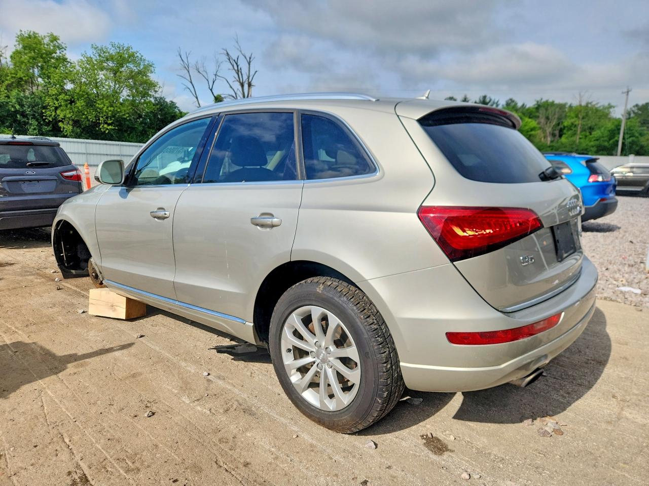 2015 Audi Q5 Premium Plus Beige vin: WA1LFAFP5FA056101