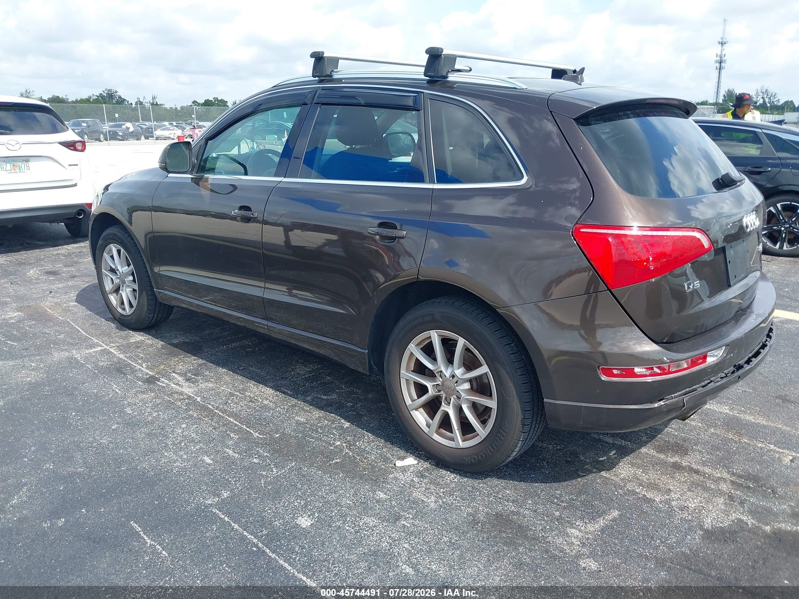2011 Audi Q5 2.0t Premium Brown vin: WA1LFAFP6BA005782
