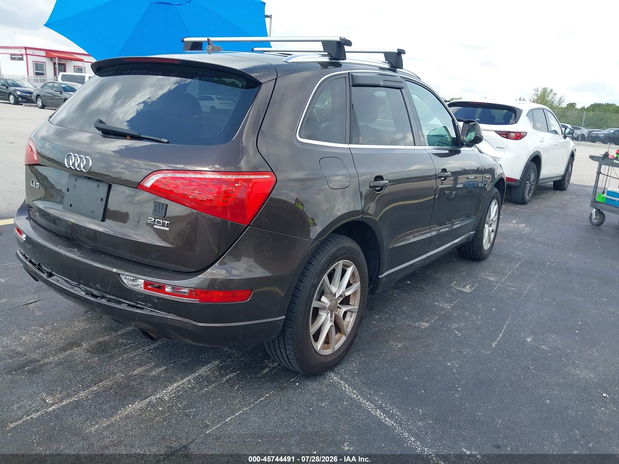 2011 Audi Q5 2.0t Premium Brown vin: WA1LFAFP6BA005782