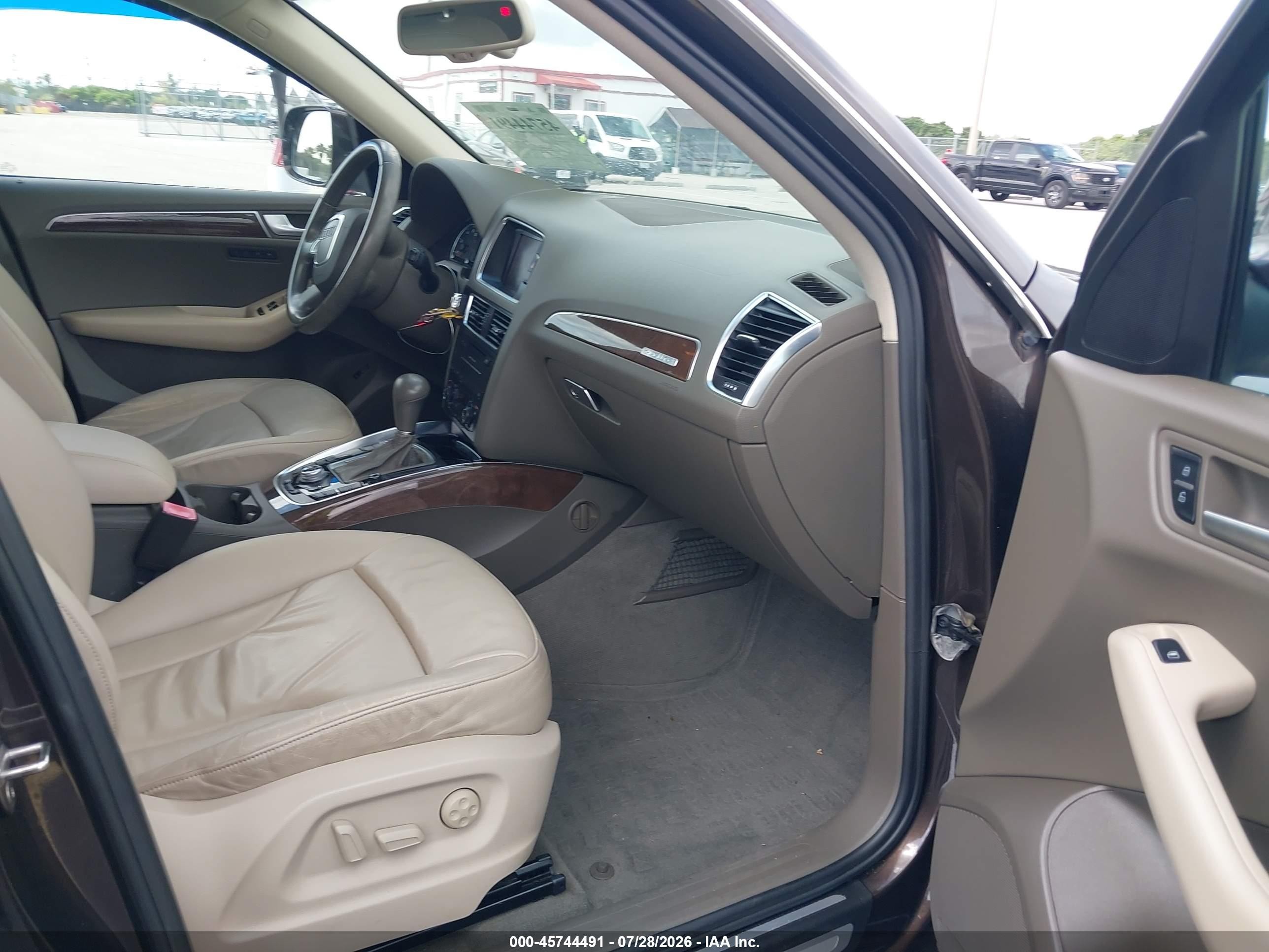 2011 Audi Q5 2.0t Premium Brown vin: WA1LFAFP6BA005782
