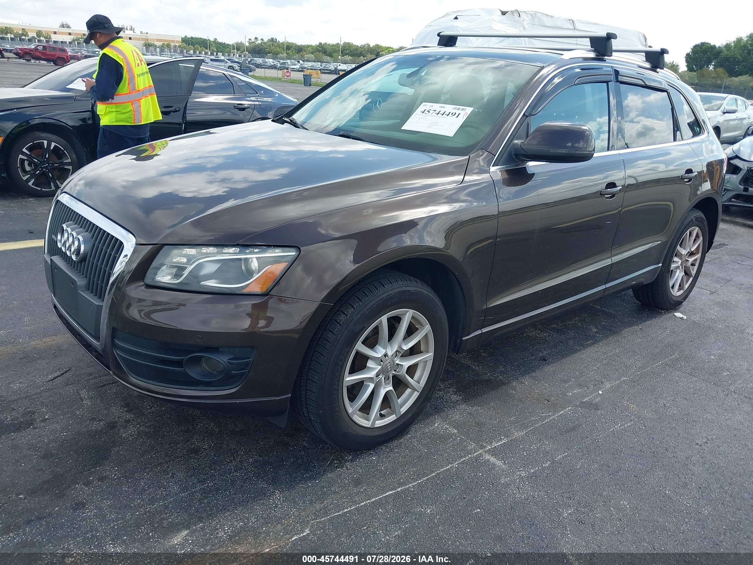 2011 Audi Q5 2.0t Premium Brown vin: WA1LFAFP6BA005782