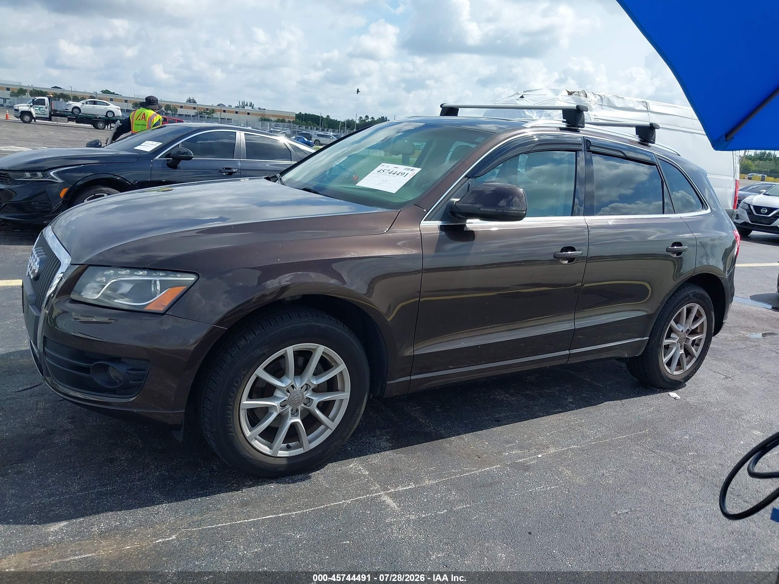 2011 Audi Q5 2.0t Premium Brown vin: WA1LFAFP6BA005782