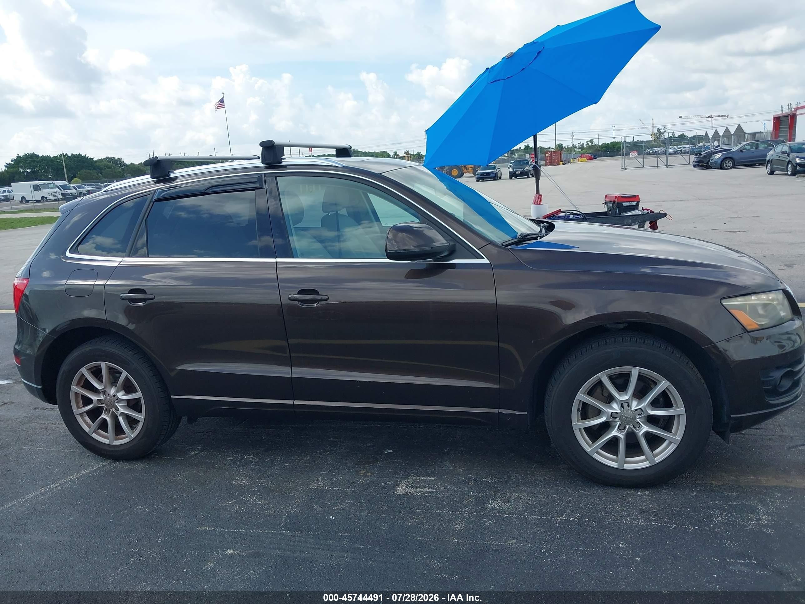 2011 Audi Q5 2.0t Premium Brown vin: WA1LFAFP6BA005782