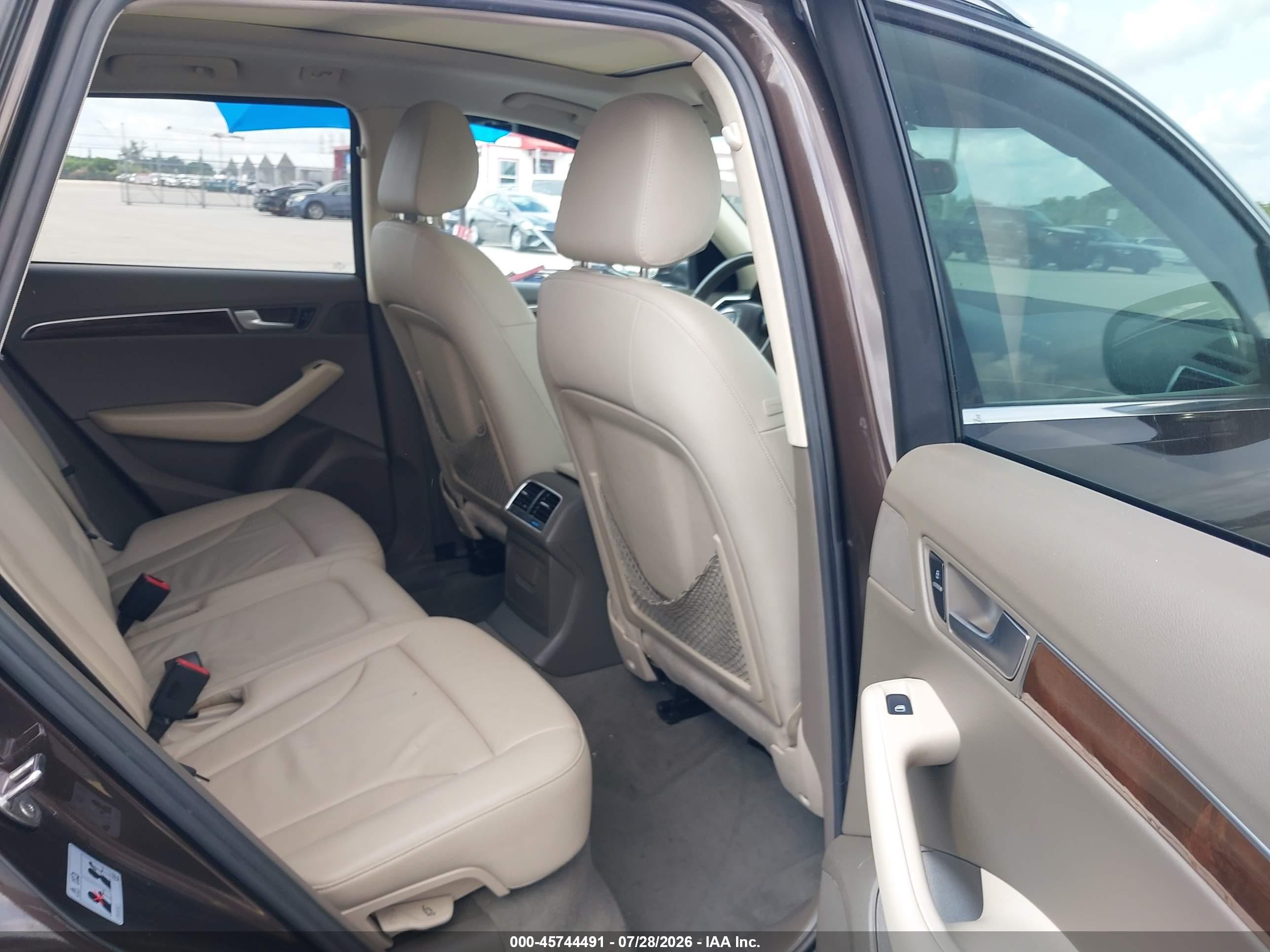2011 Audi Q5 2.0t Premium Brown vin: WA1LFAFP6BA005782