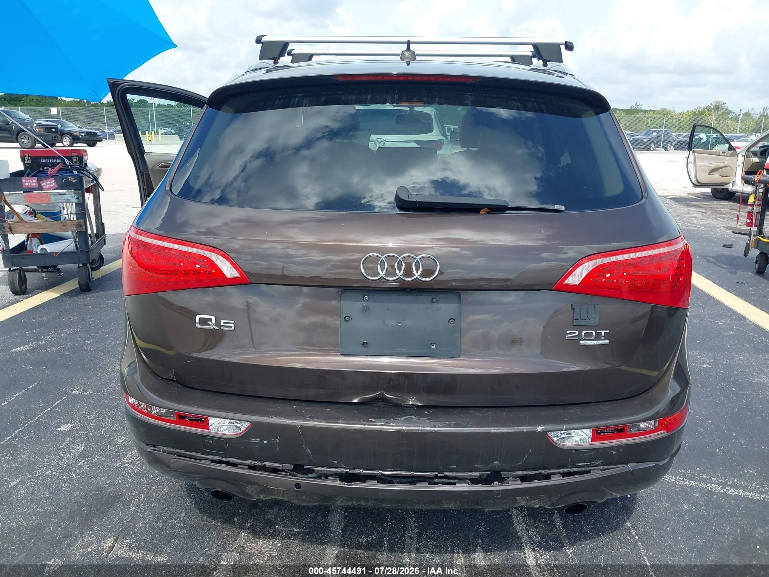 2011 Audi Q5 2.0t Premium Brown vin: WA1LFAFP6BA005782