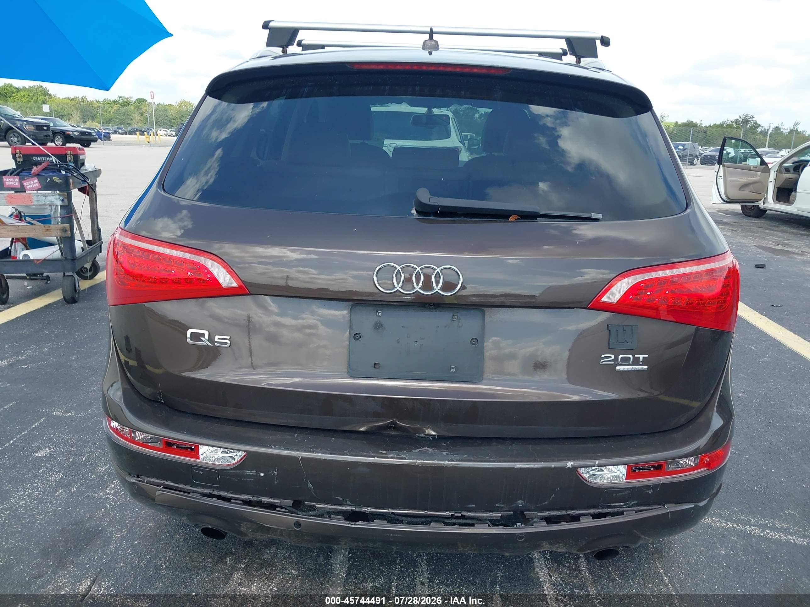 2011 Audi Q5 2.0t Premium Brown vin: WA1LFAFP6BA005782