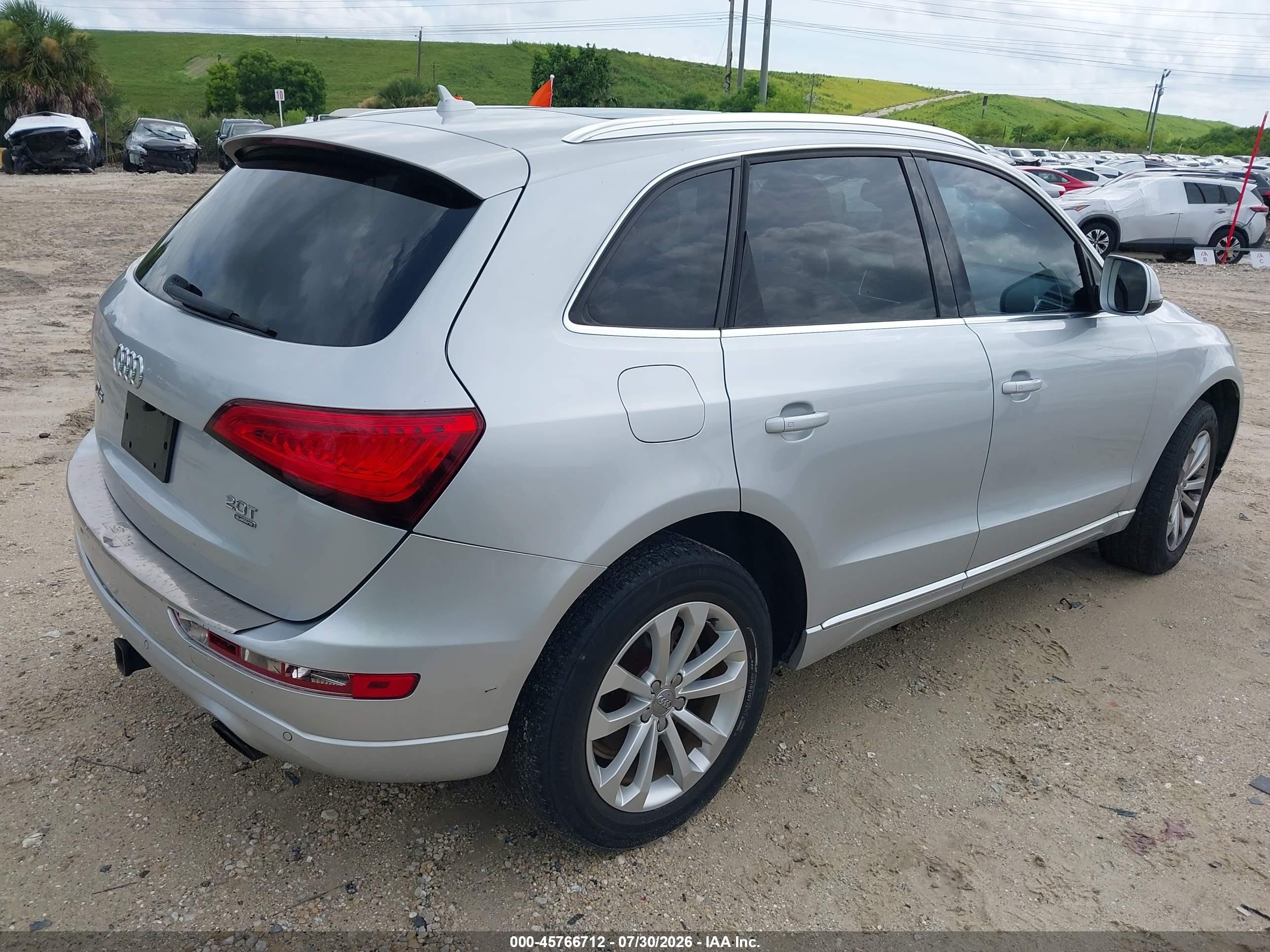 2013 Audi Q5 2.0t Premium Серебряный vin: WA1LFAFP6DA032838