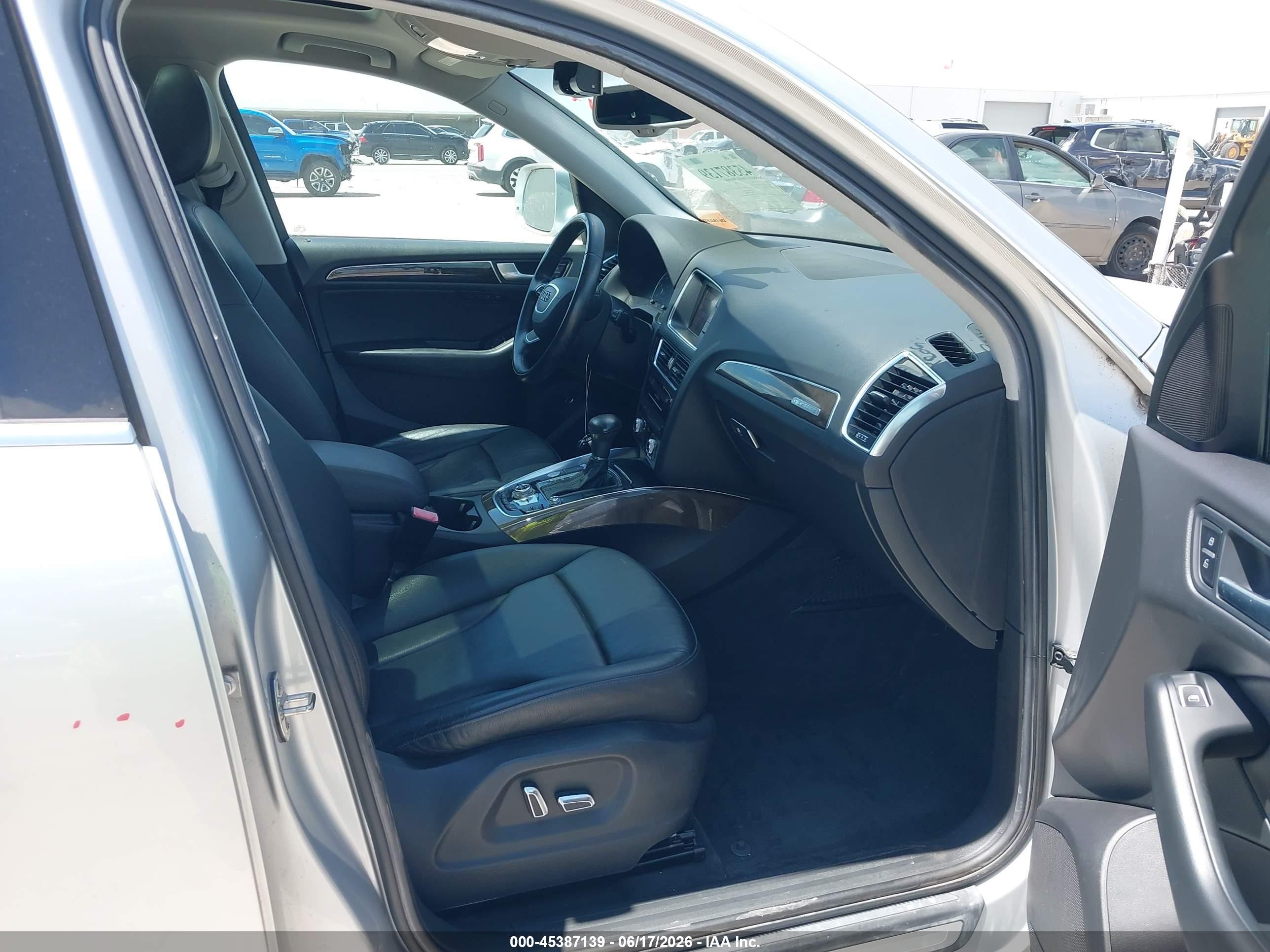 2014 Audi Q5 2.0t Premium Серебряный vin: WA1LFAFP6EA046420
