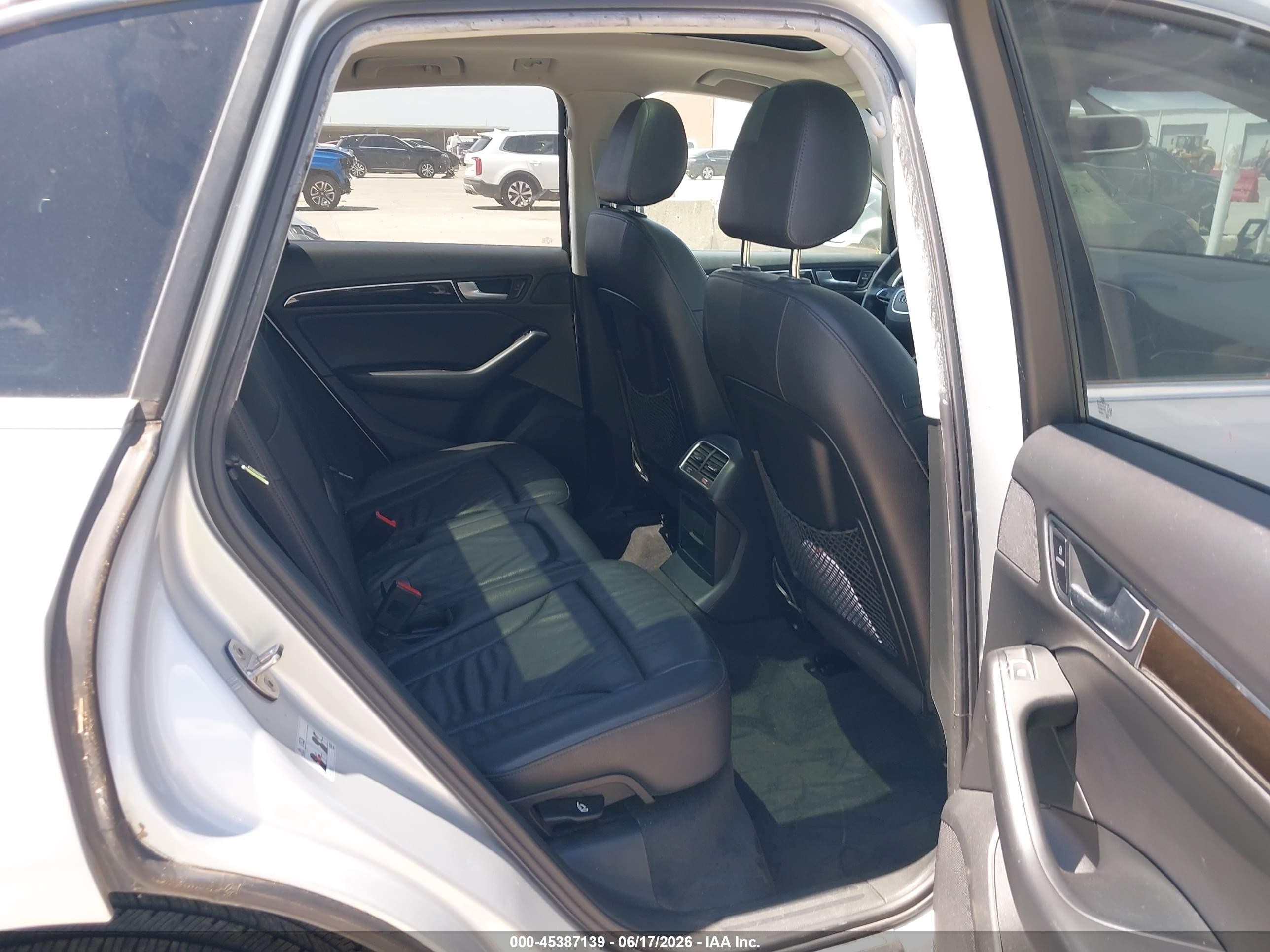 2014 Audi Q5 2.0t Premium Серебряный vin: WA1LFAFP6EA046420