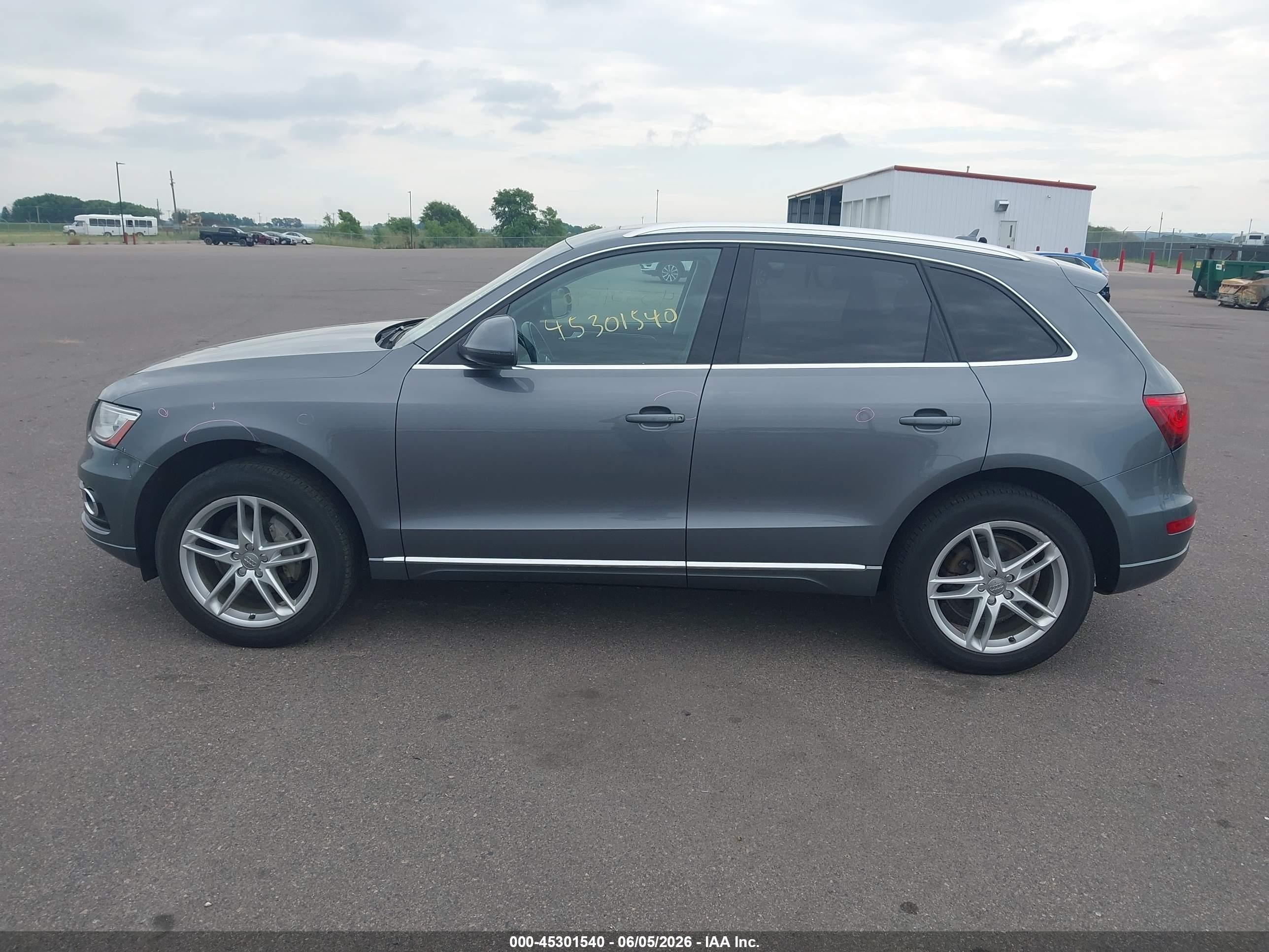 2014 Audi Q5 2.0t Premium Gray vin: WA1LFAFP7EA113817