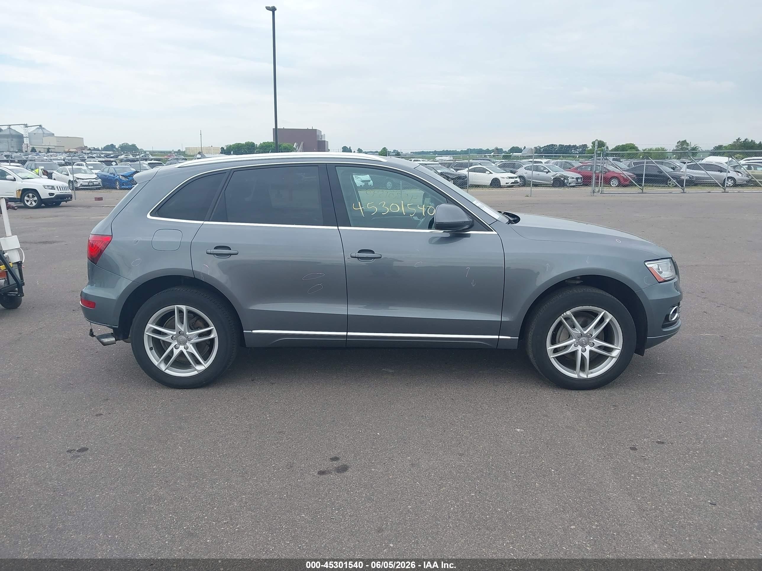 2014 Audi Q5 2.0t Premium Gray vin: WA1LFAFP7EA113817
