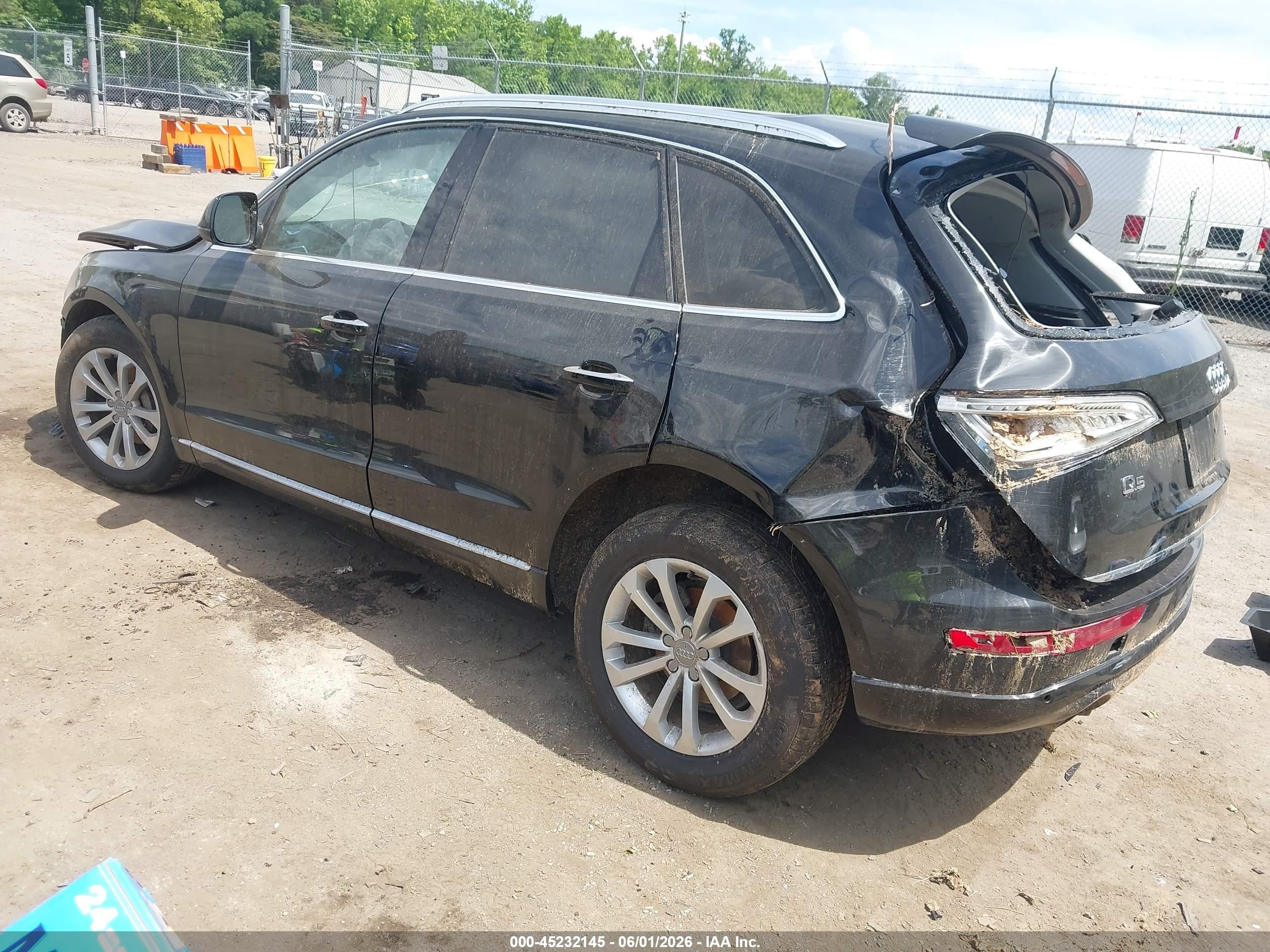 2015 Audi Q5 2.0t Premium Черный vin: WA1LFAFP7FA013878