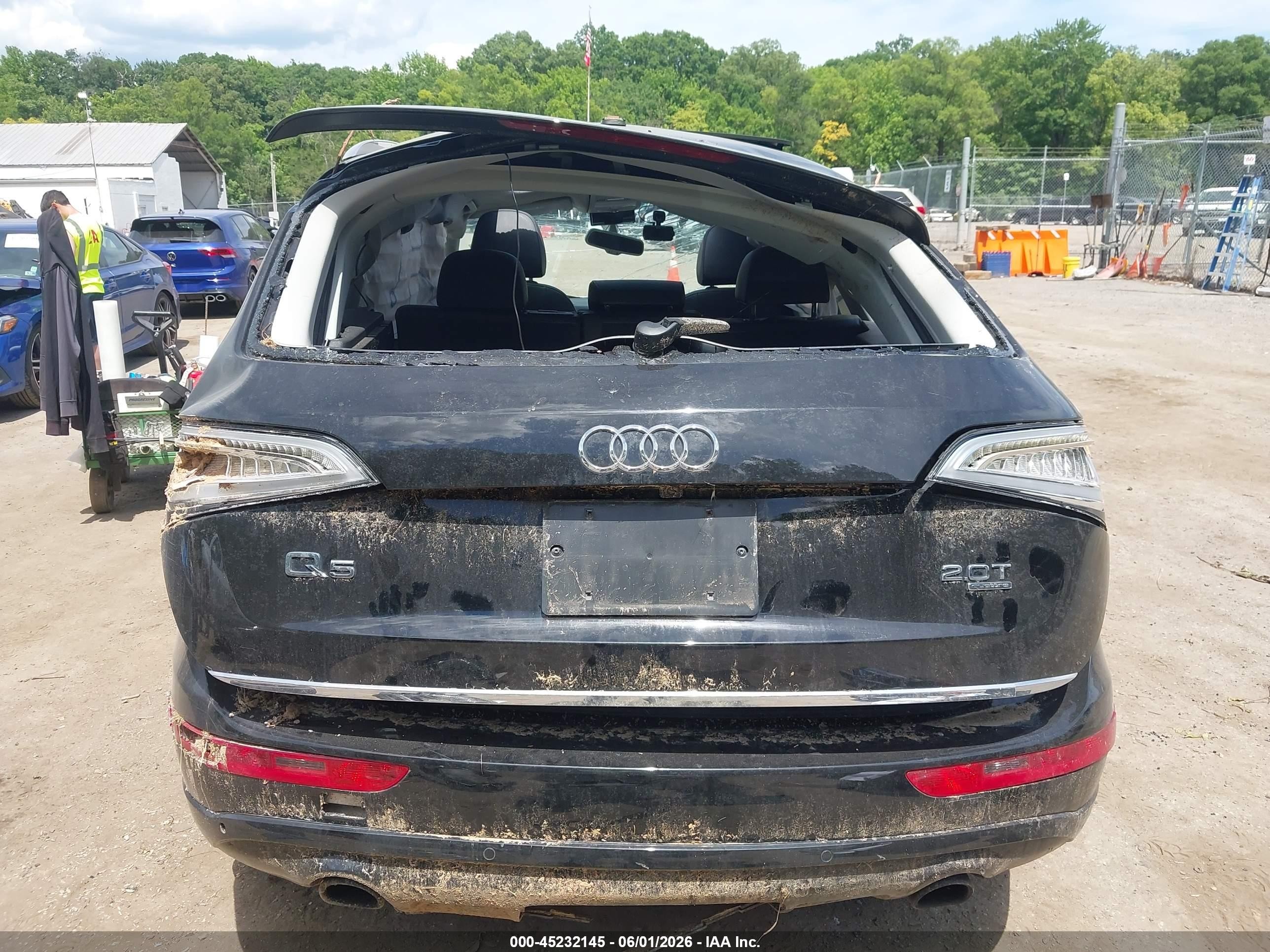 2015 Audi Q5 2.0t Premium Черный vin: WA1LFAFP7FA013878