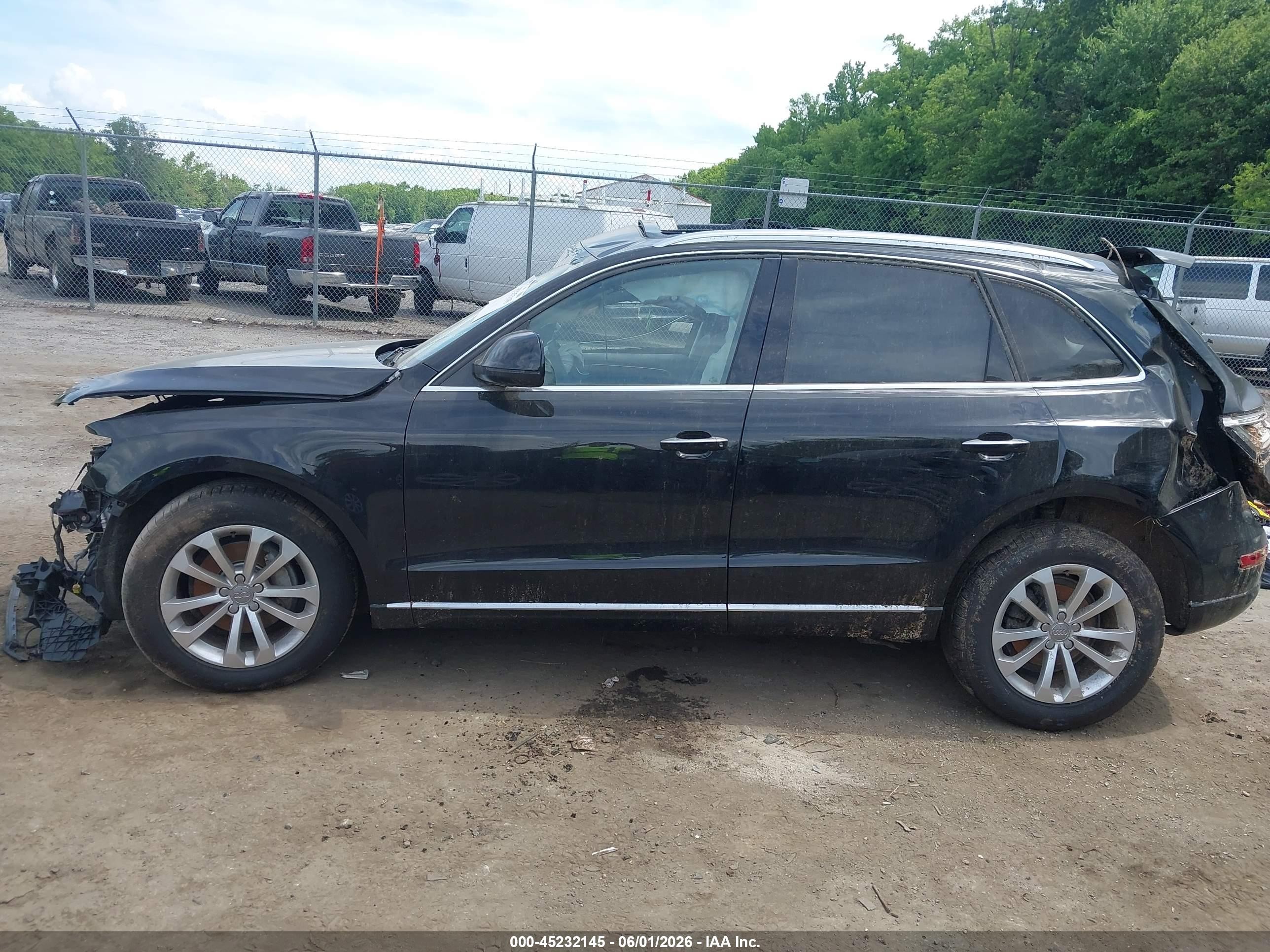 2015 Audi Q5 2.0t Premium Черный vin: WA1LFAFP7FA013878