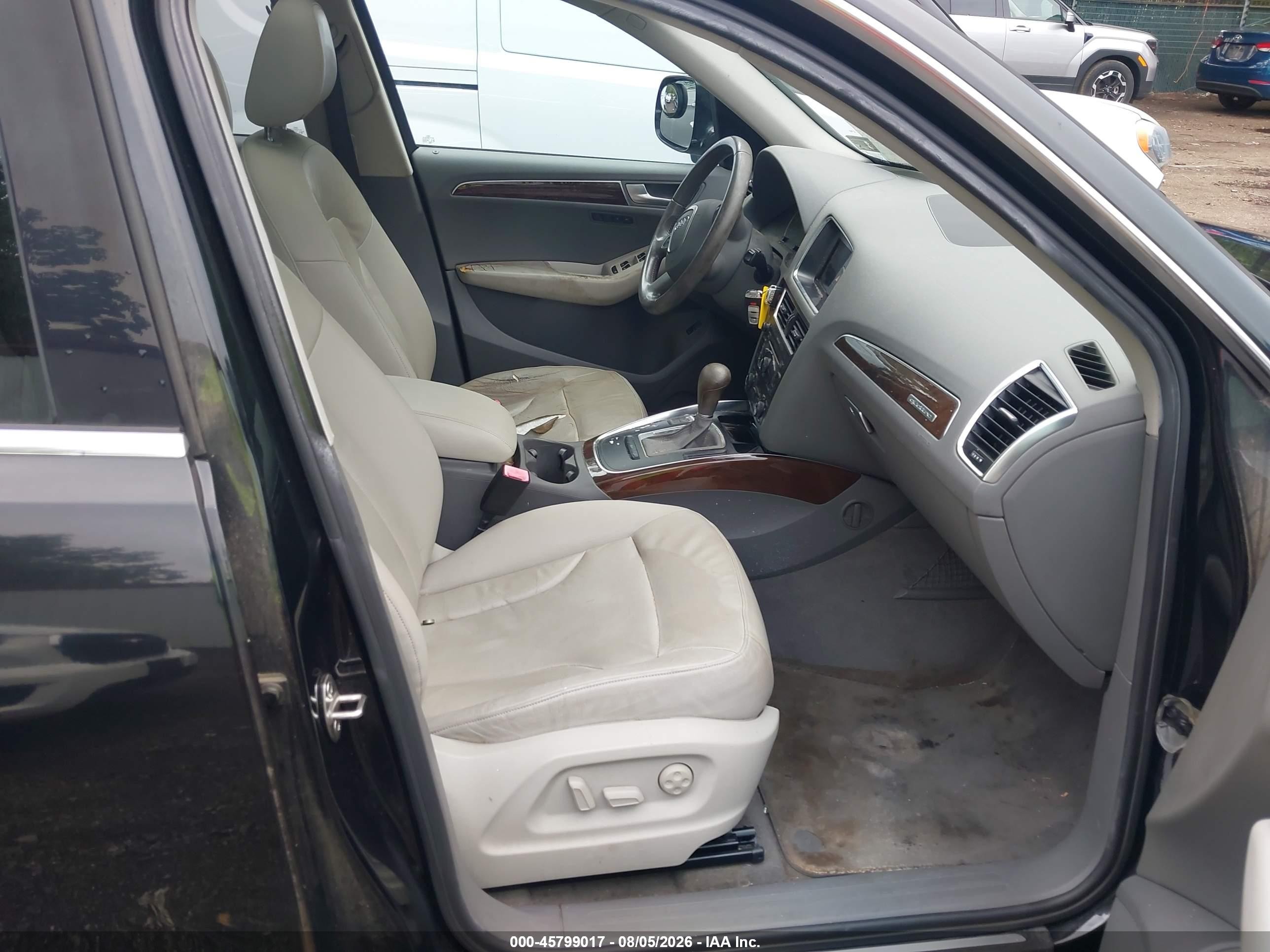 2011 Audi Q5 2.0t Premium Black vin: WA1LFAFP8BA011485