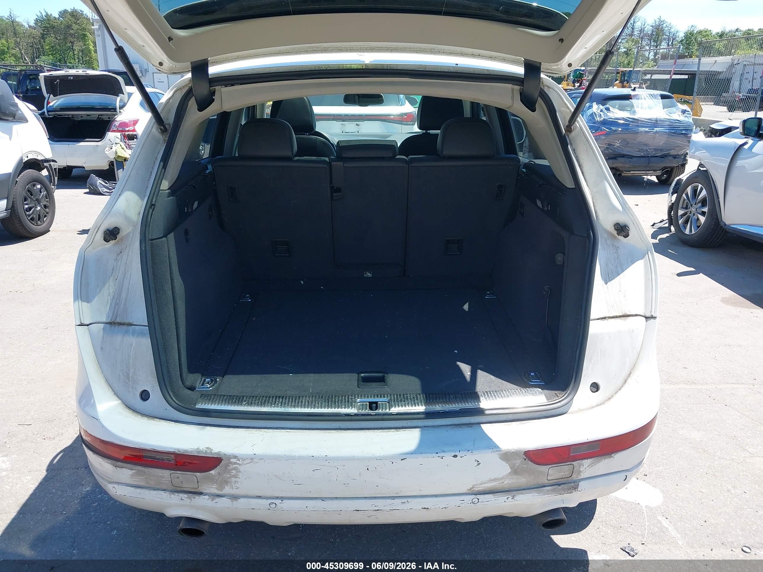 2011 Audi Q5 2.0t Premium White vin: WA1LFAFP8BA032675