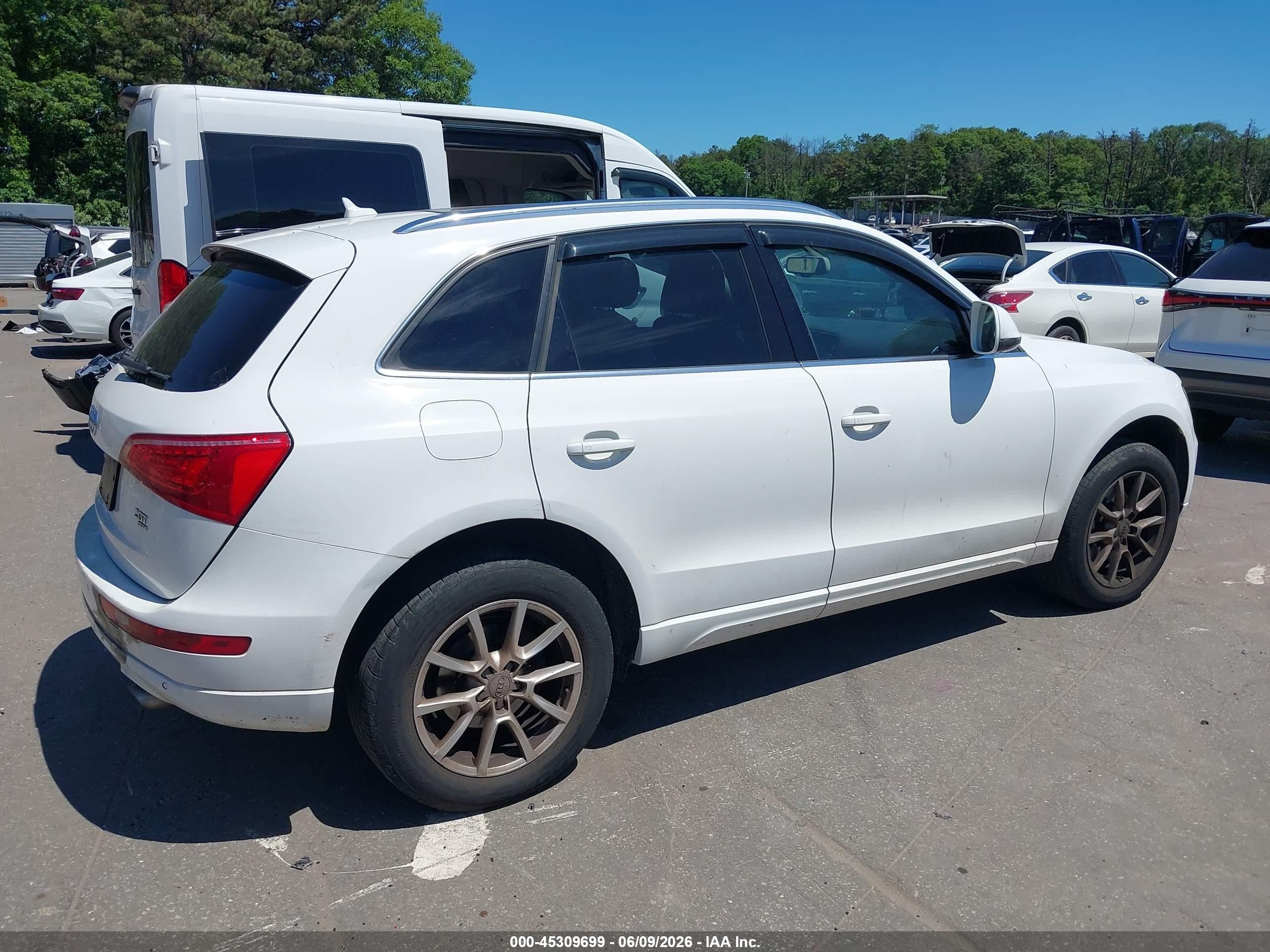 2011 Audi Q5 2.0t Premium White vin: WA1LFAFP8BA032675