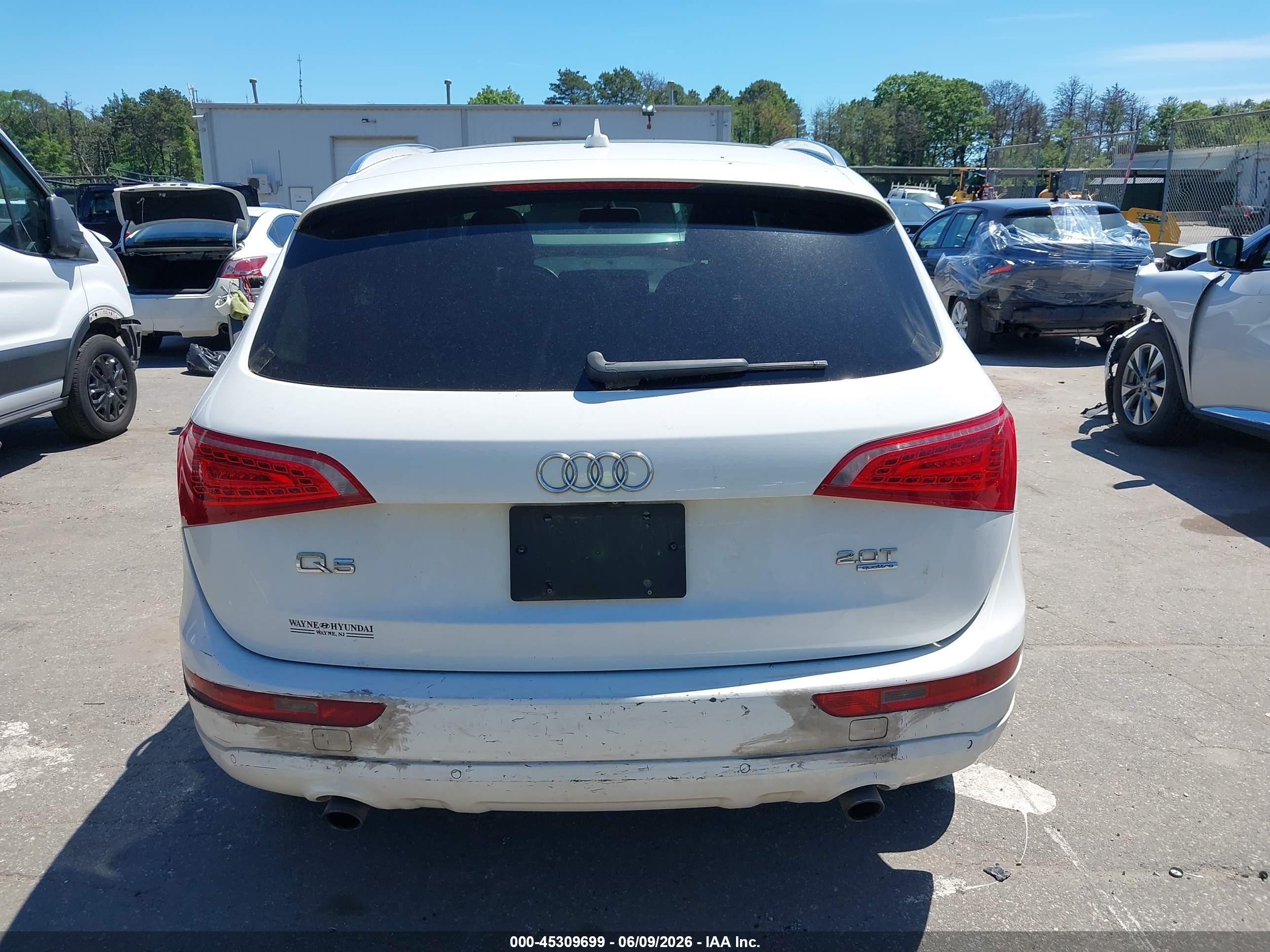 2011 Audi Q5 2.0t Premium White vin: WA1LFAFP8BA032675