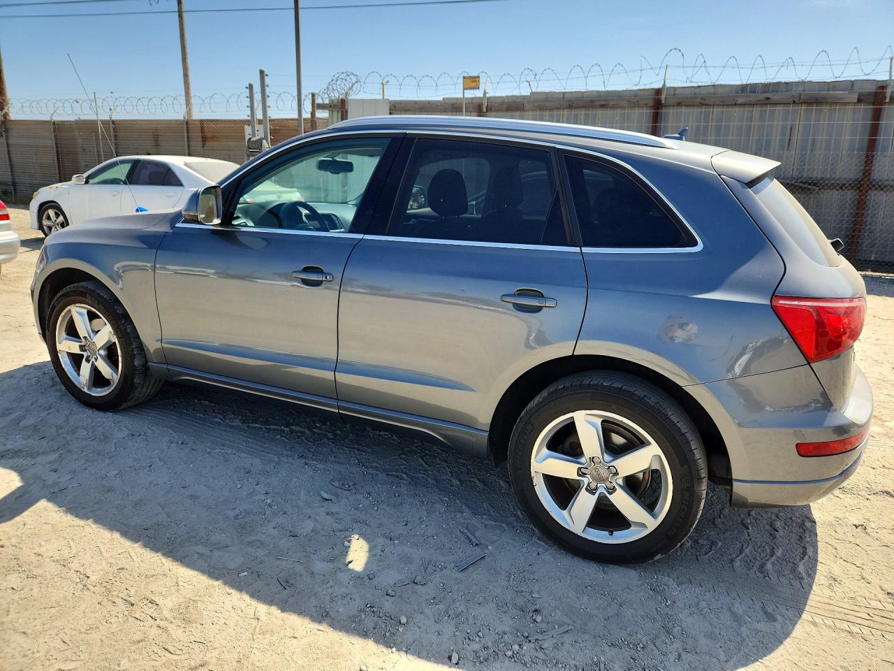 2012 Audi Q5 Premium Plus Gray vin: WA1LFAFP8CA118828