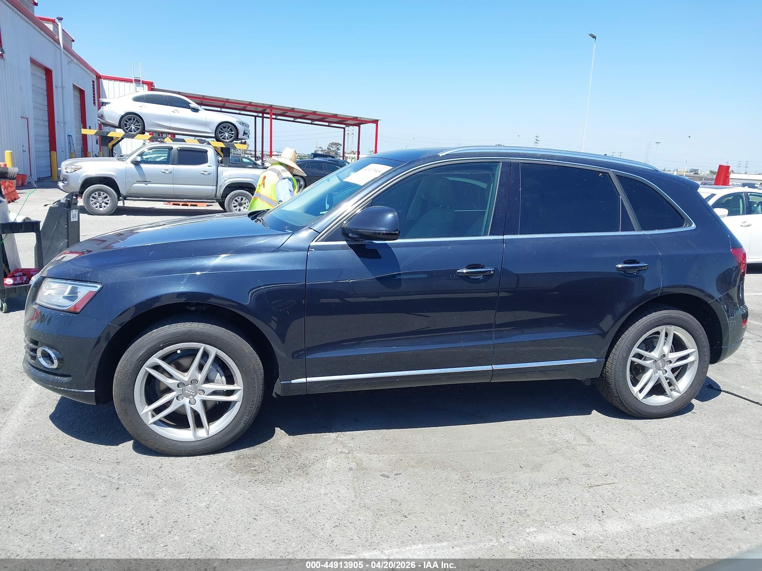 2015 Audi Q5 2.0t Premium Blue vin: WA1LFAFP8FA123788