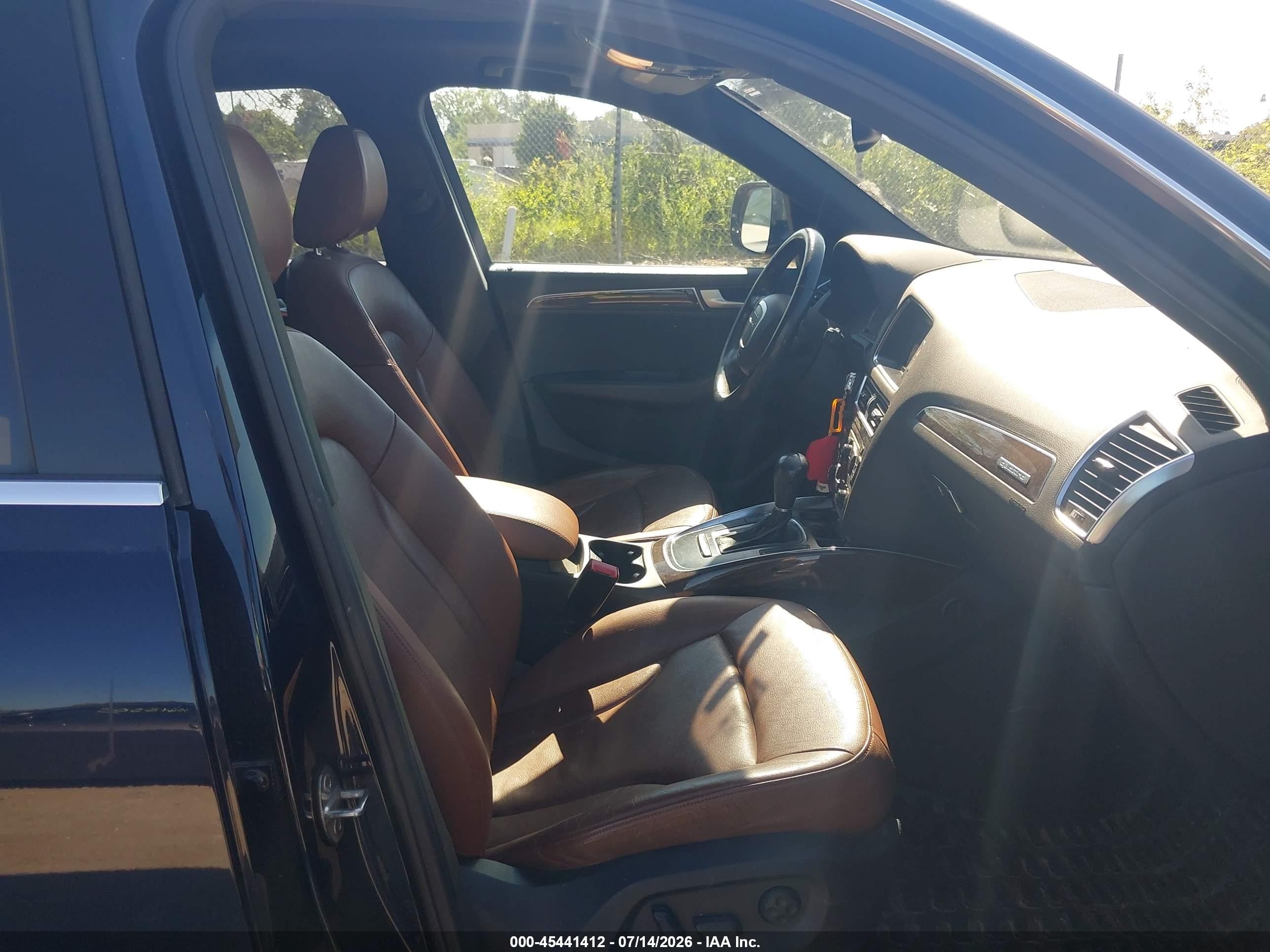 2011 Audi Q5 2.0t Premium Blue vin: WA1LFAFP9BA021037
