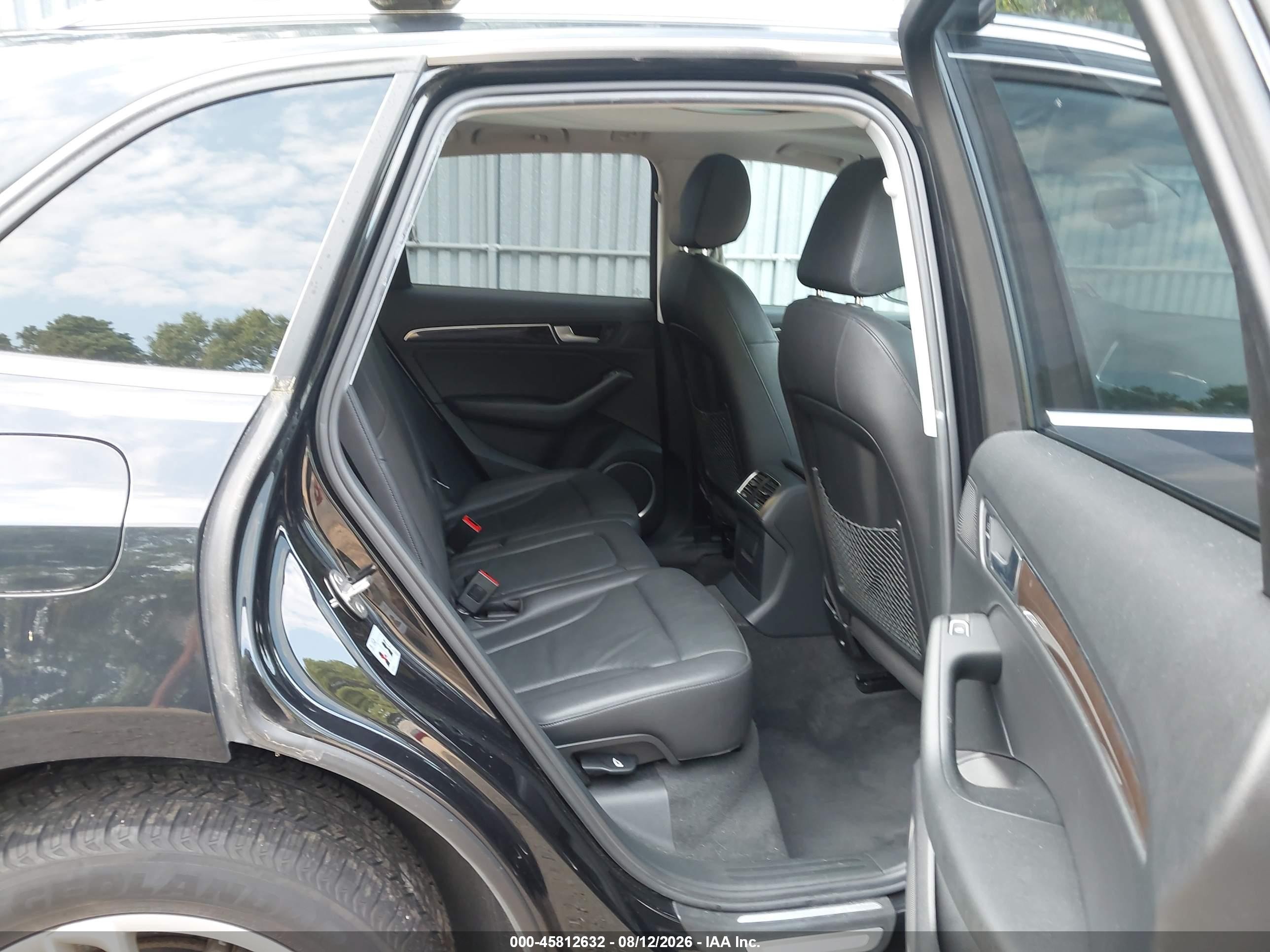 2014 Audi Q5 2.0t Premium Черный vin: WA1LFAFP9EA009734