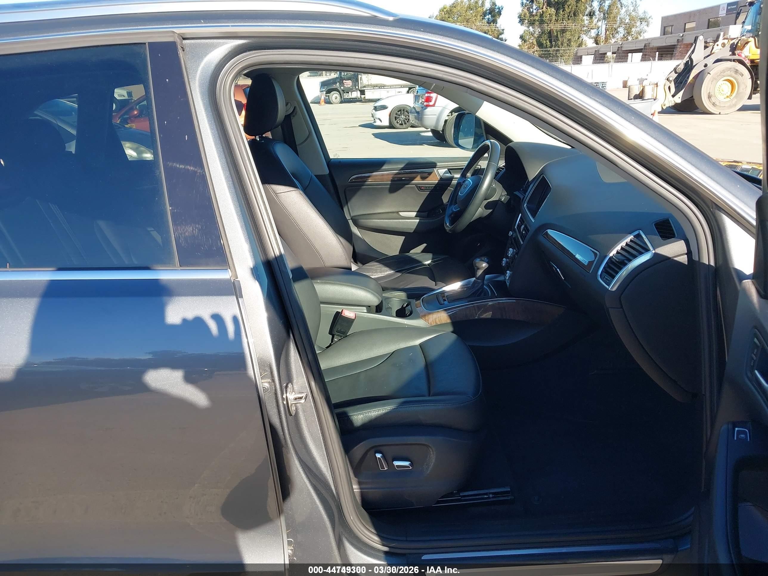 2015 Audi Q5 2.0t Premium Серый vin: WA1LFAFP9FA024994