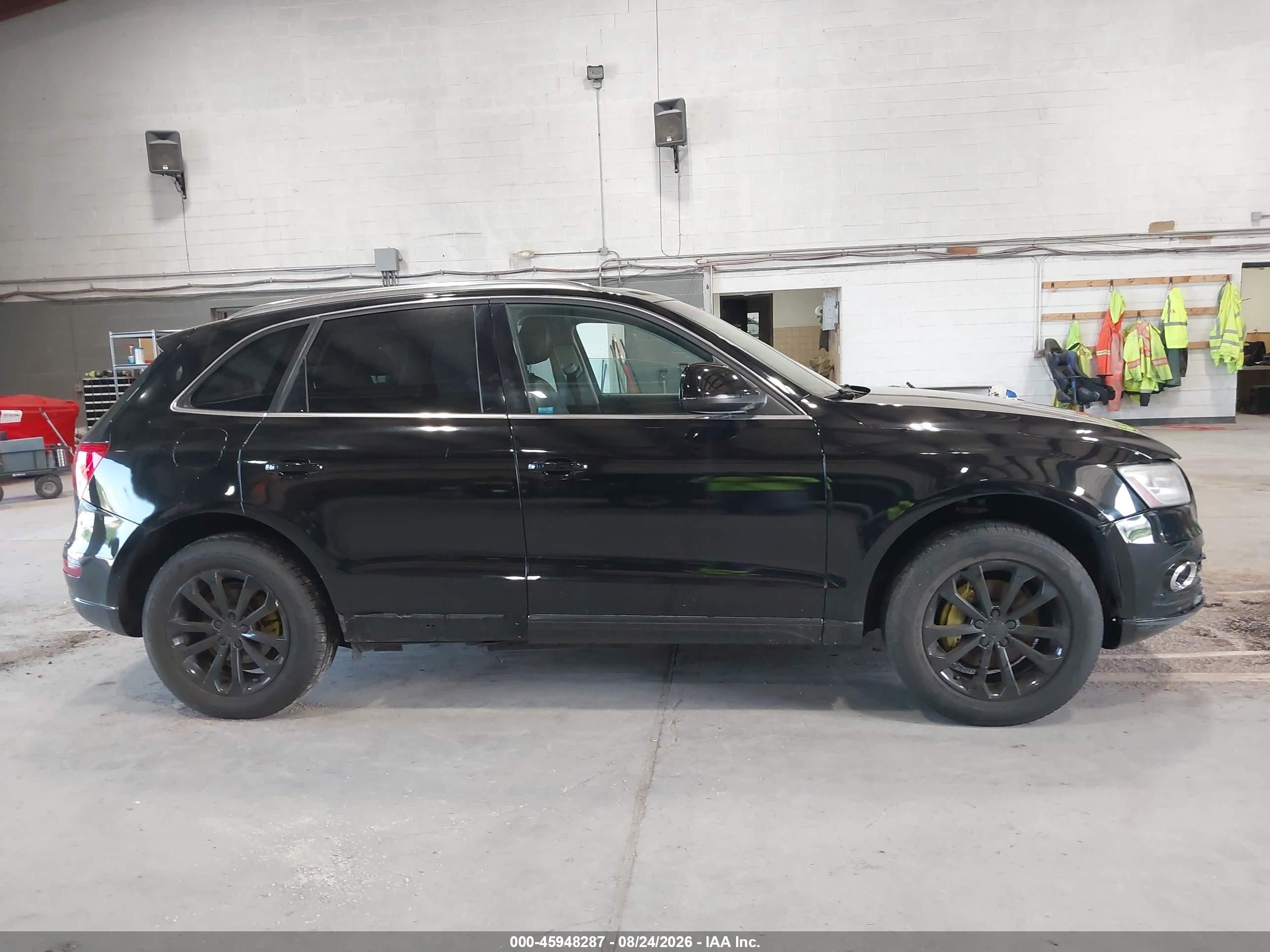2014 Audi Q5 2.0t Premium Черный vin: WA1LFAFPXEA013646