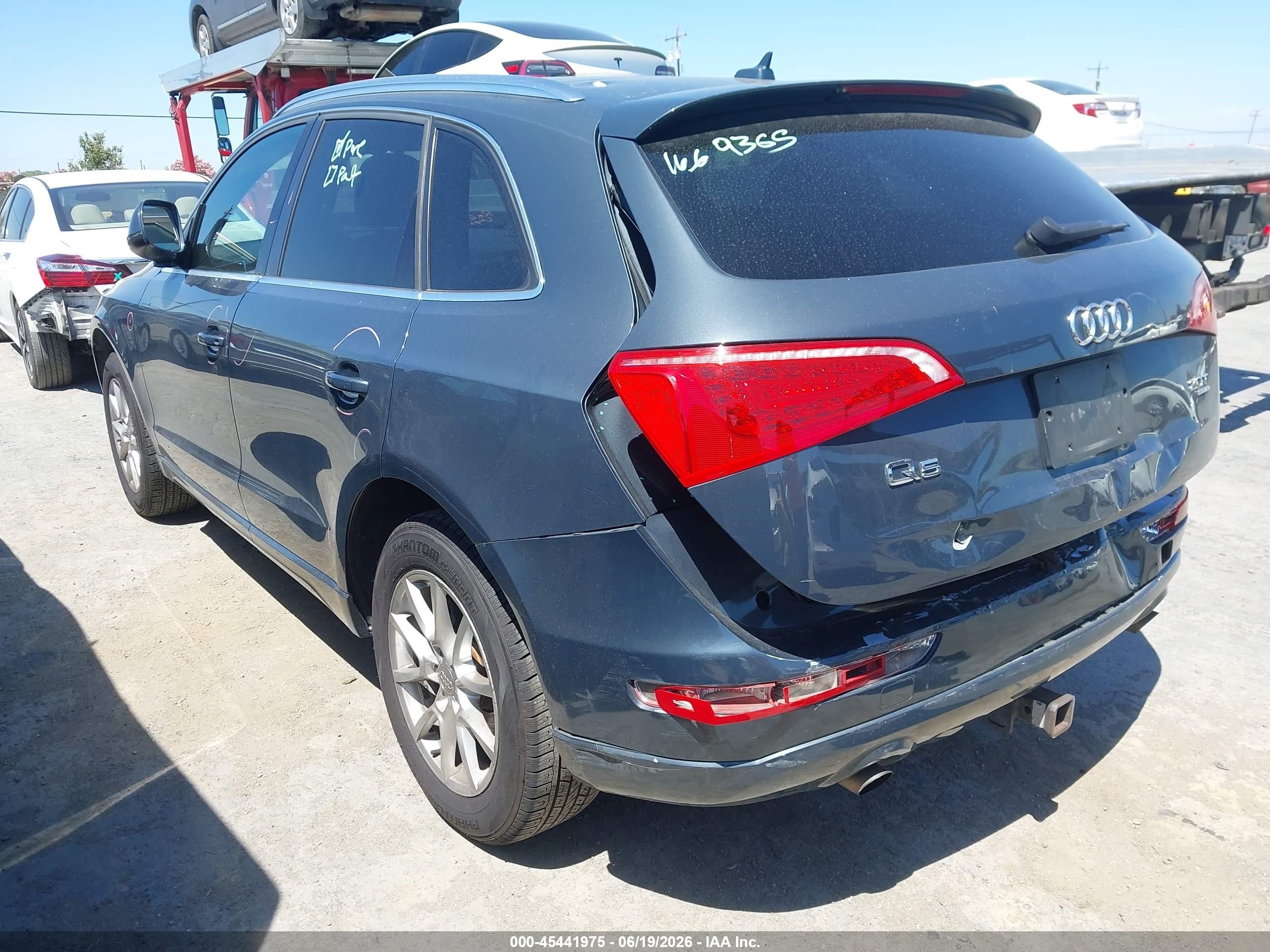 2011 Audi Q5 2.0t Premium Gray vin: WA1LFBFP1BA109828