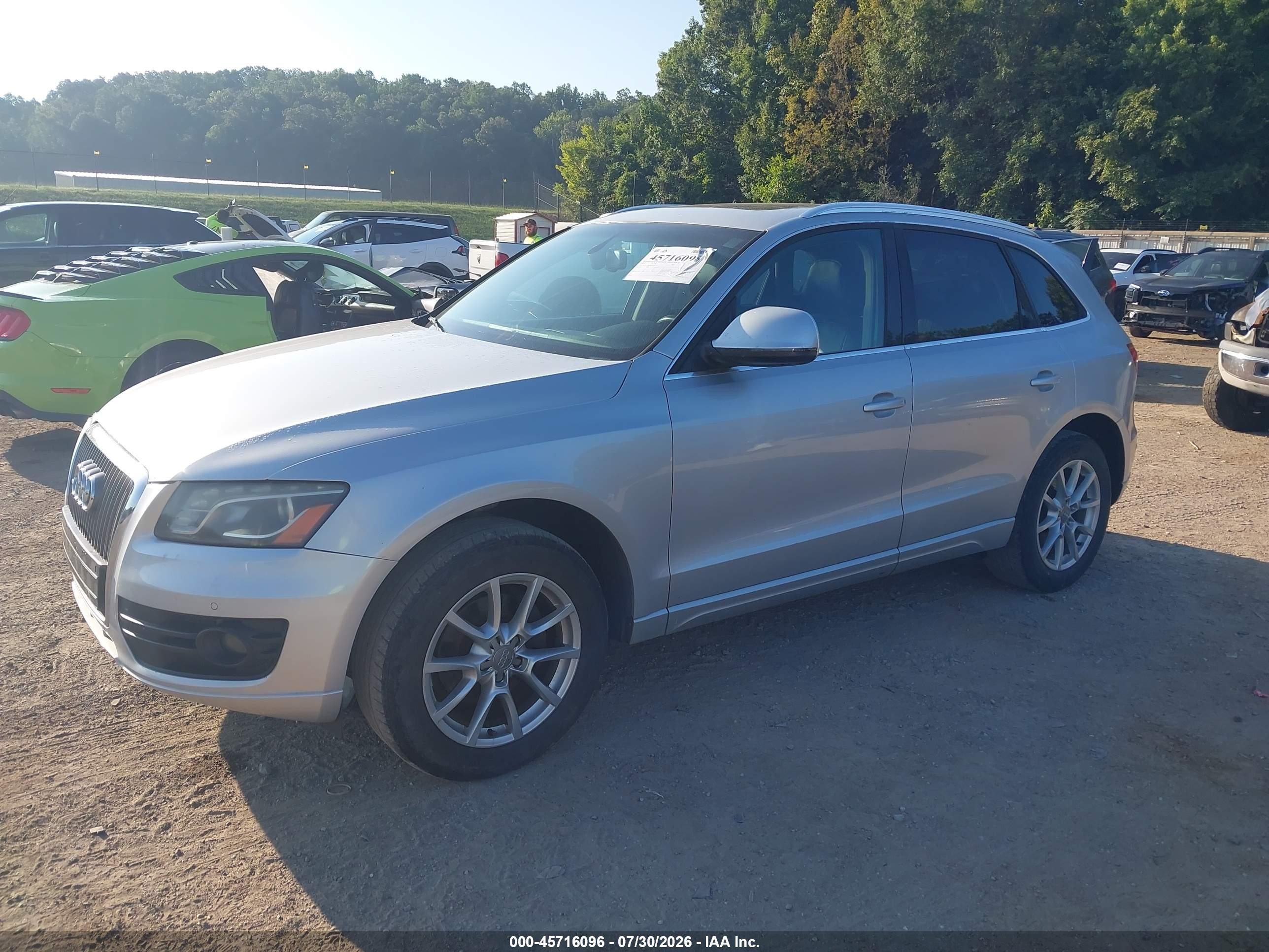 2011 Audi Q5 2.0t Premium Silver vin: WA1LFBFPXBA094570