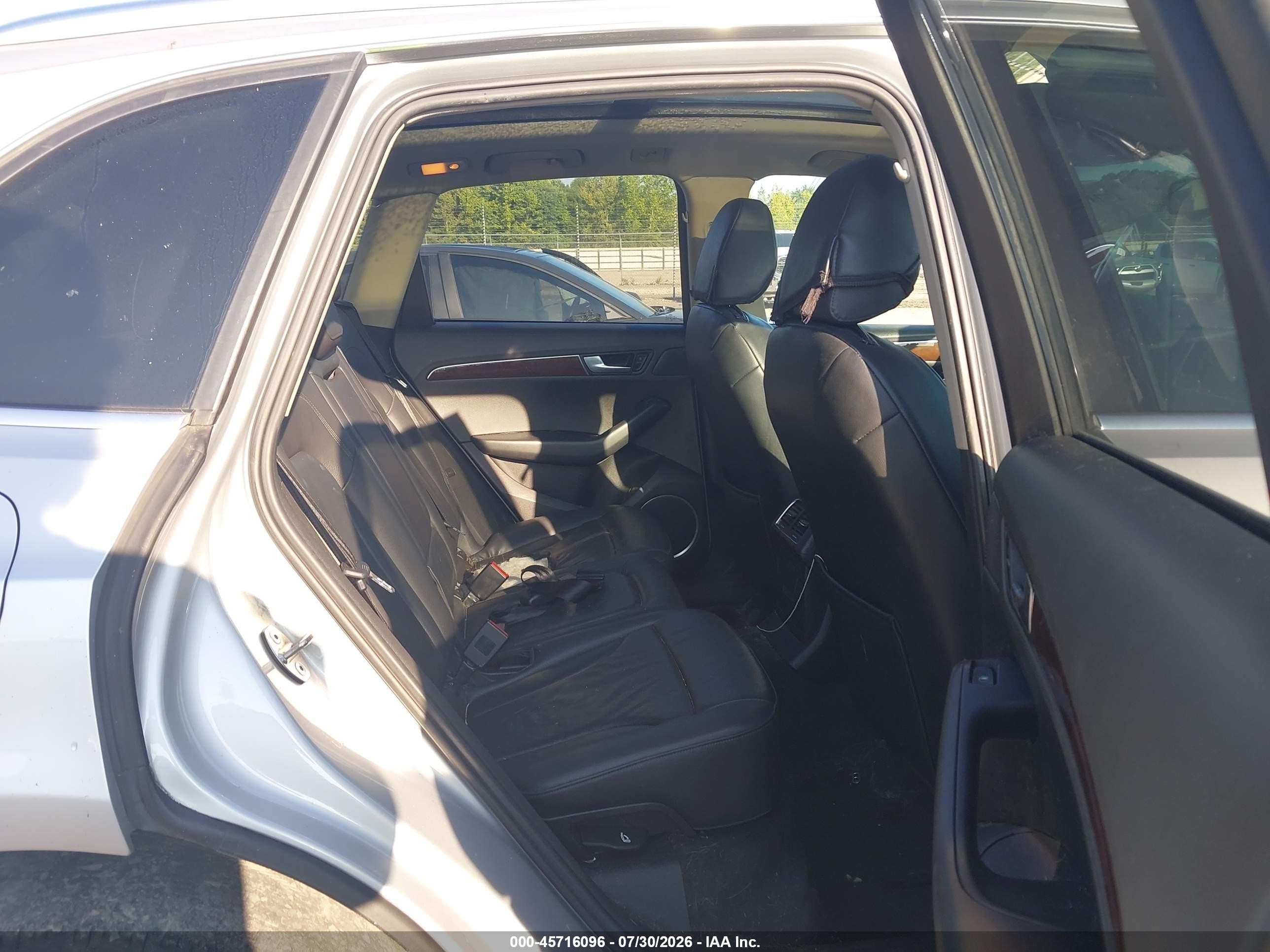 2011 Audi Q5 2.0t Premium Silver vin: WA1LFBFPXBA094570