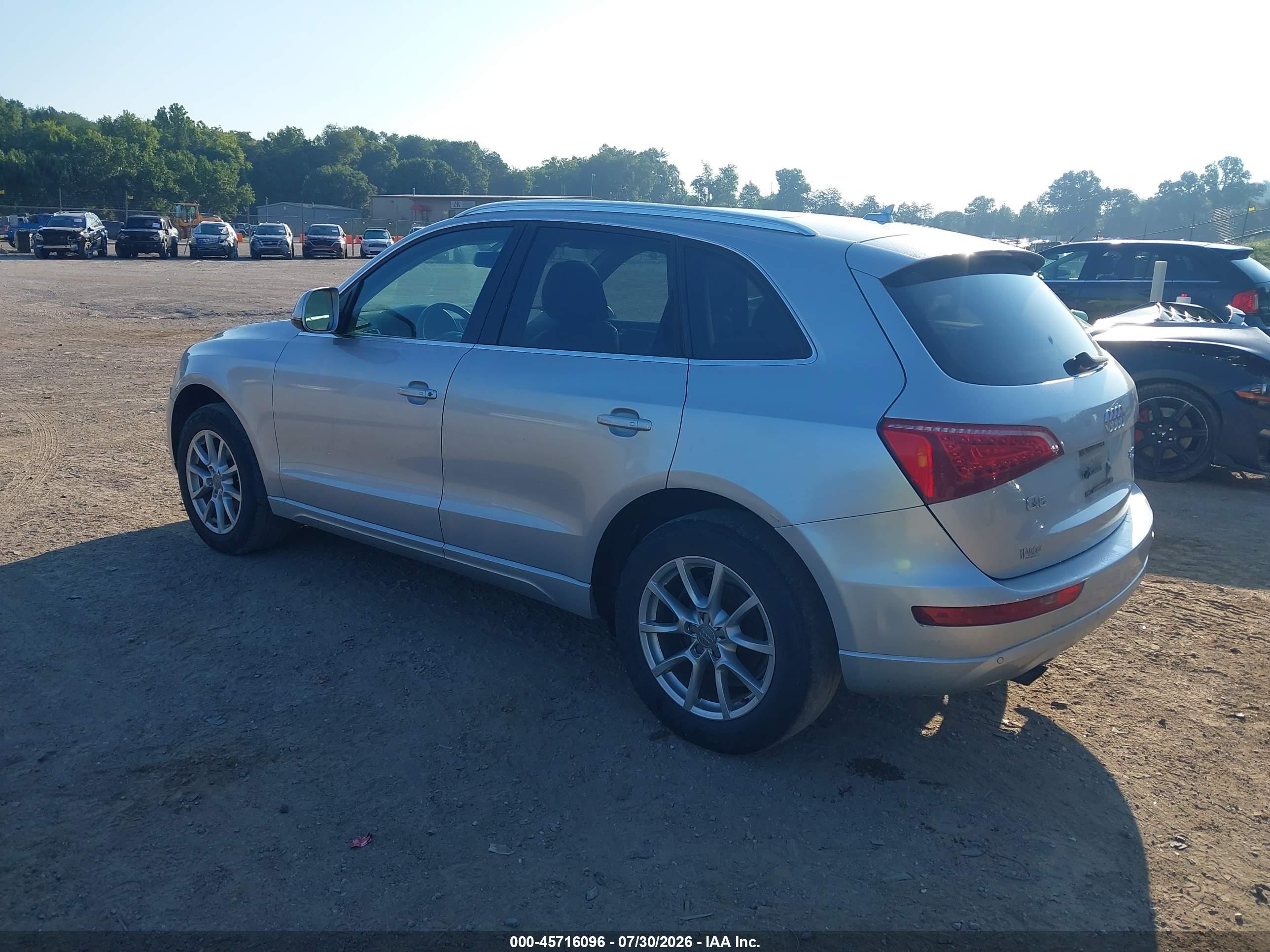 2011 Audi Q5 2.0t Premium Silver vin: WA1LFBFPXBA094570