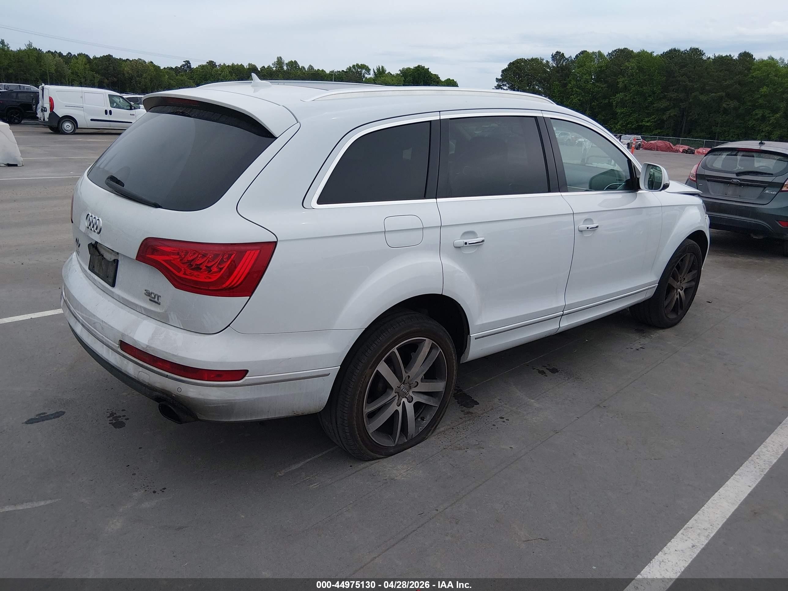 2014 Audi Q7 3.0t Premium White vin: WA1LGAFE0ED019823