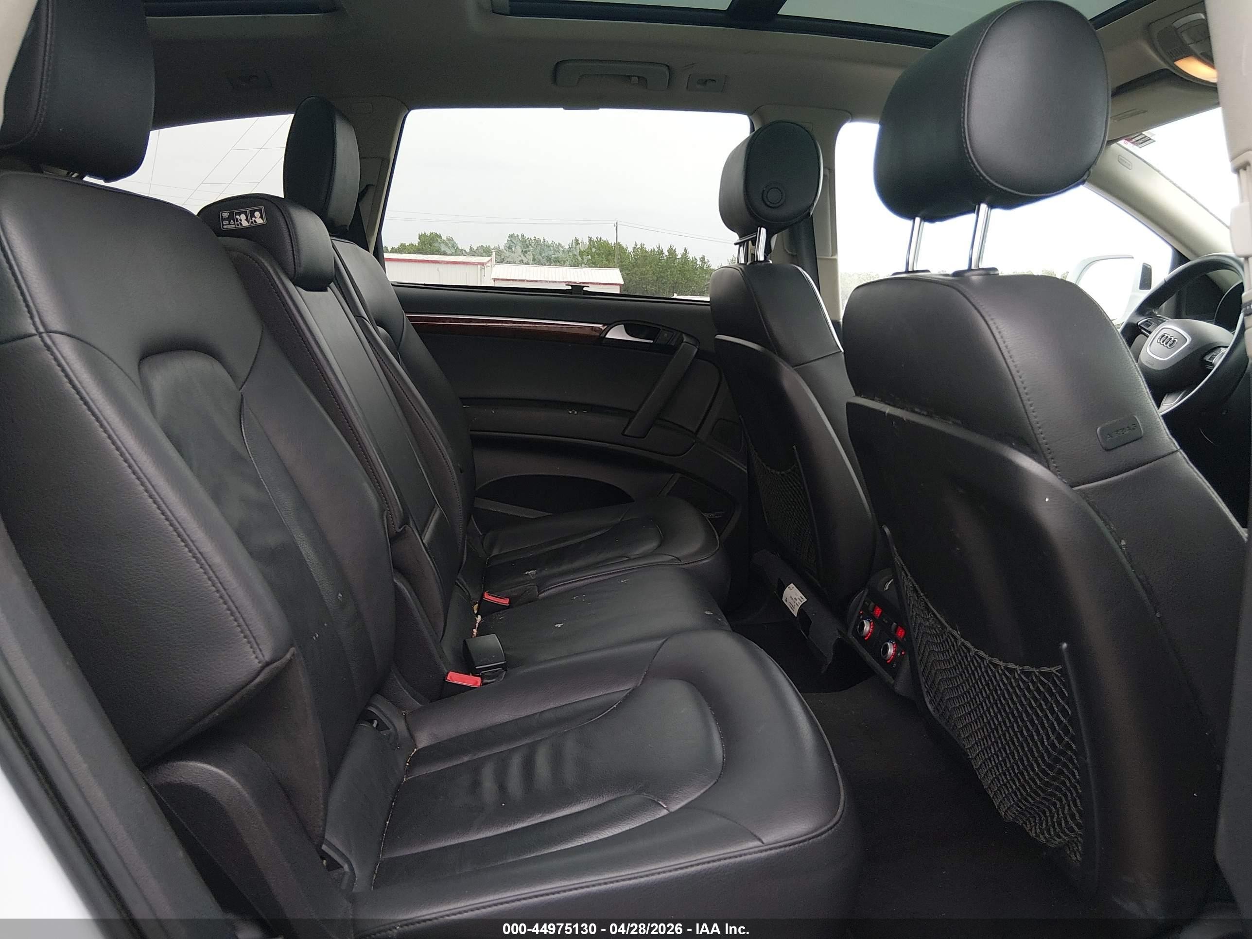 2014 Audi Q7 3.0t Premium White vin: WA1LGAFE0ED019823