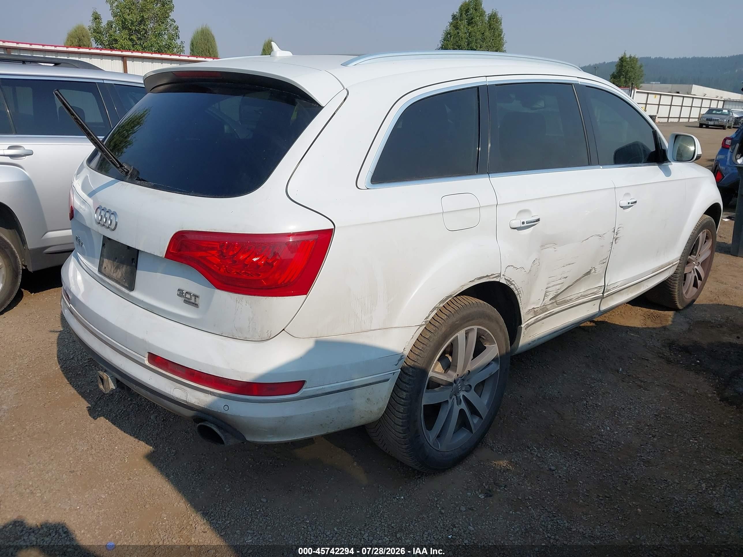 2014 Audi Q7 3.0t Premium White vin: WA1LGAFE1ED009818