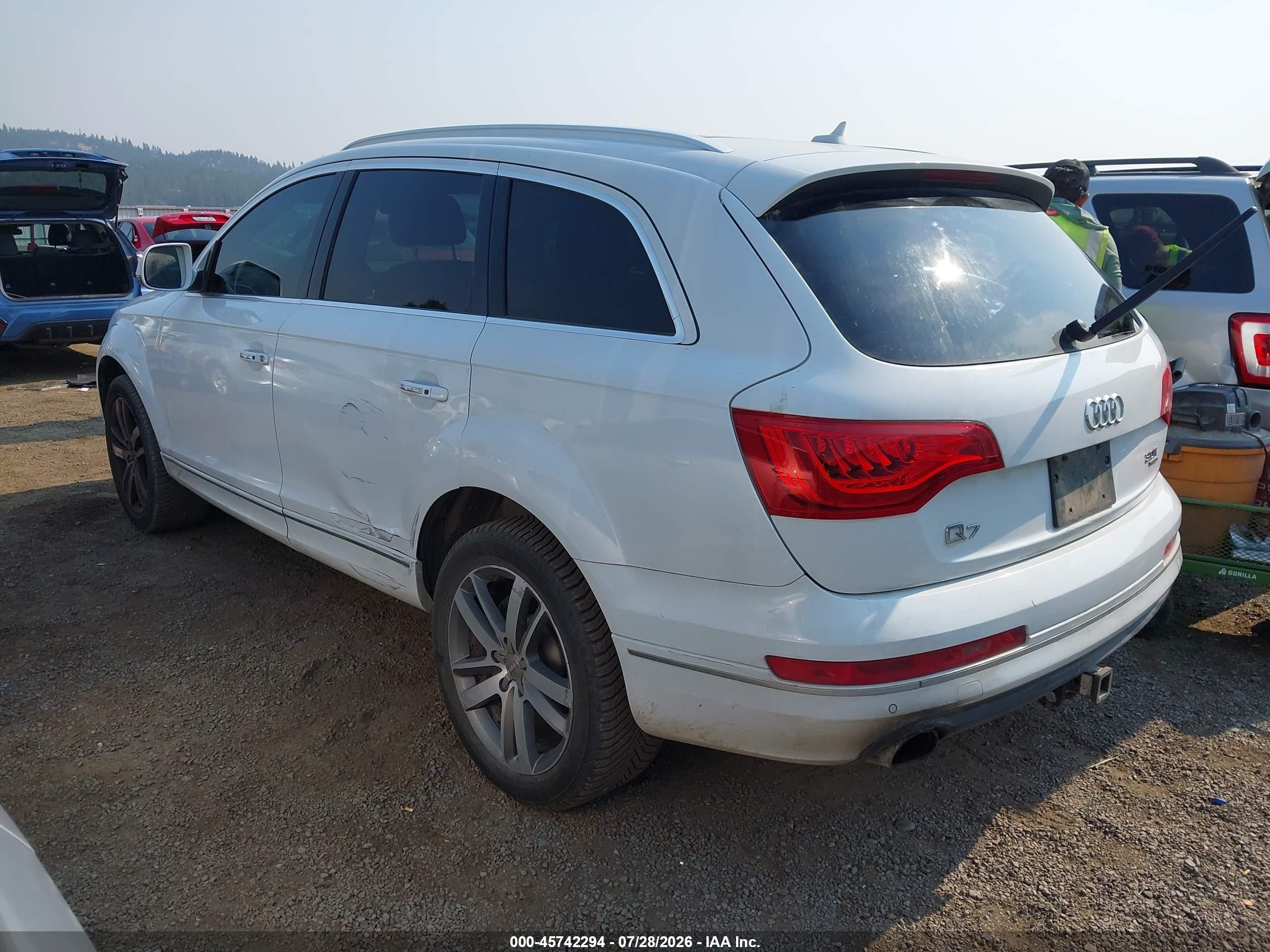 2014 Audi Q7 3.0t Premium White vin: WA1LGAFE1ED009818