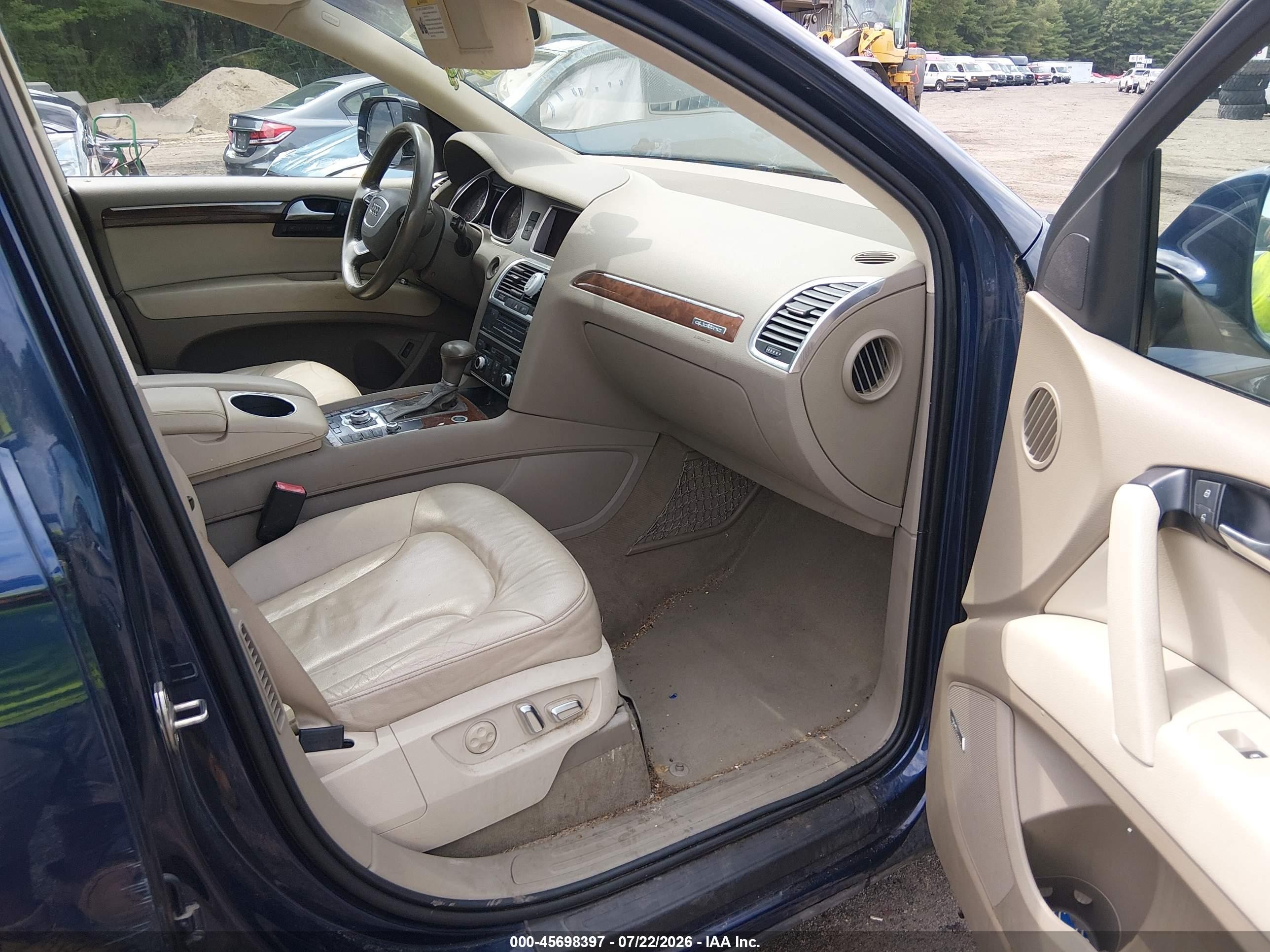 2012 Audi Q7 3.0t Premium Blue vin: WA1LGAFE2CD008335