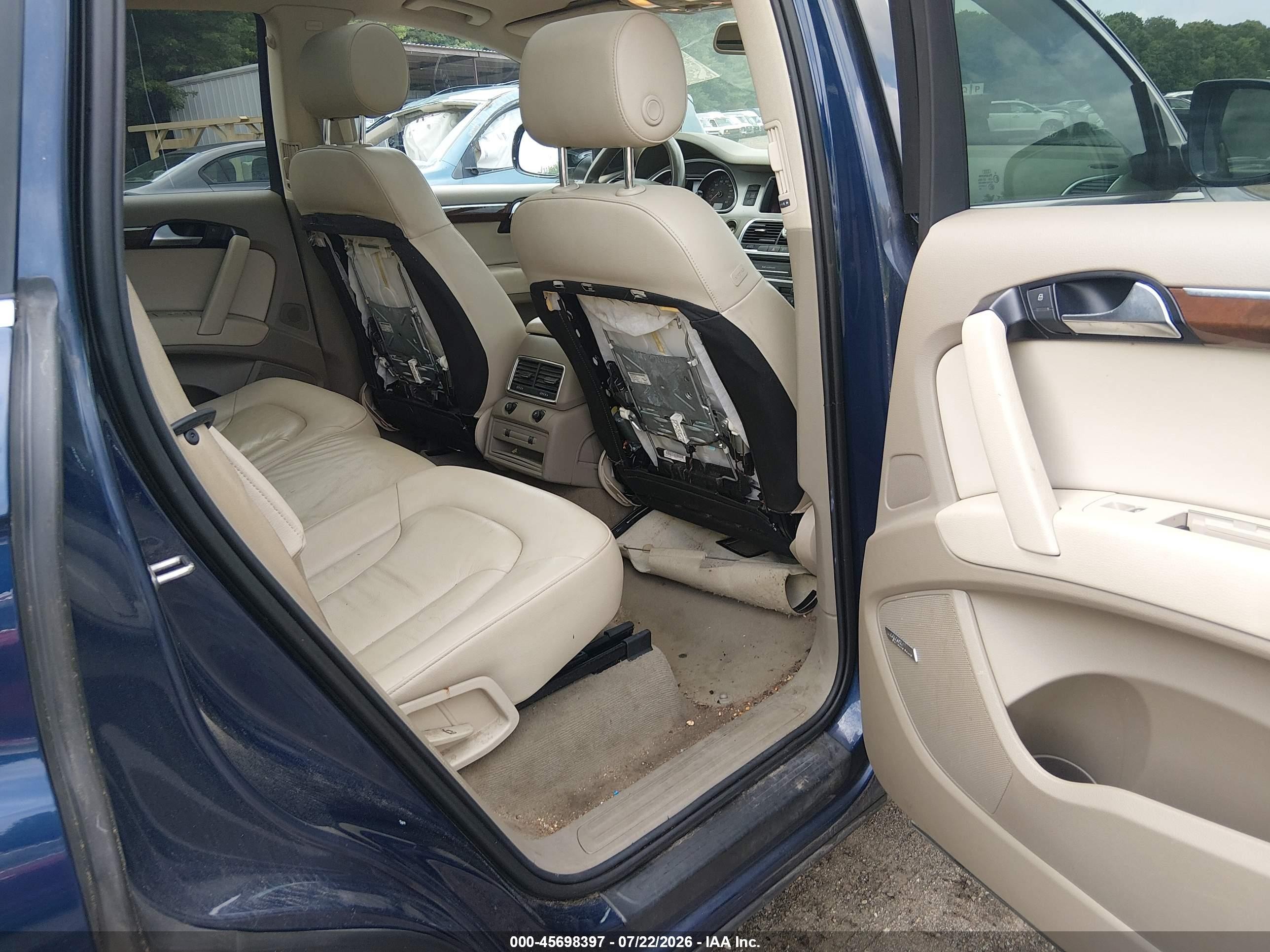 2012 Audi Q7 3.0t Premium Blue vin: WA1LGAFE2CD008335