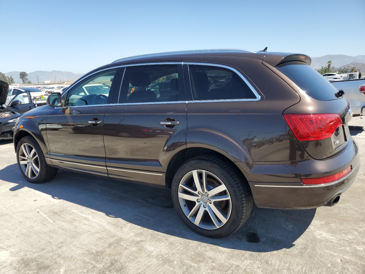 2014 Audi Q7 Premium Plus Коричневый vin: WA1LGAFE2ED000688