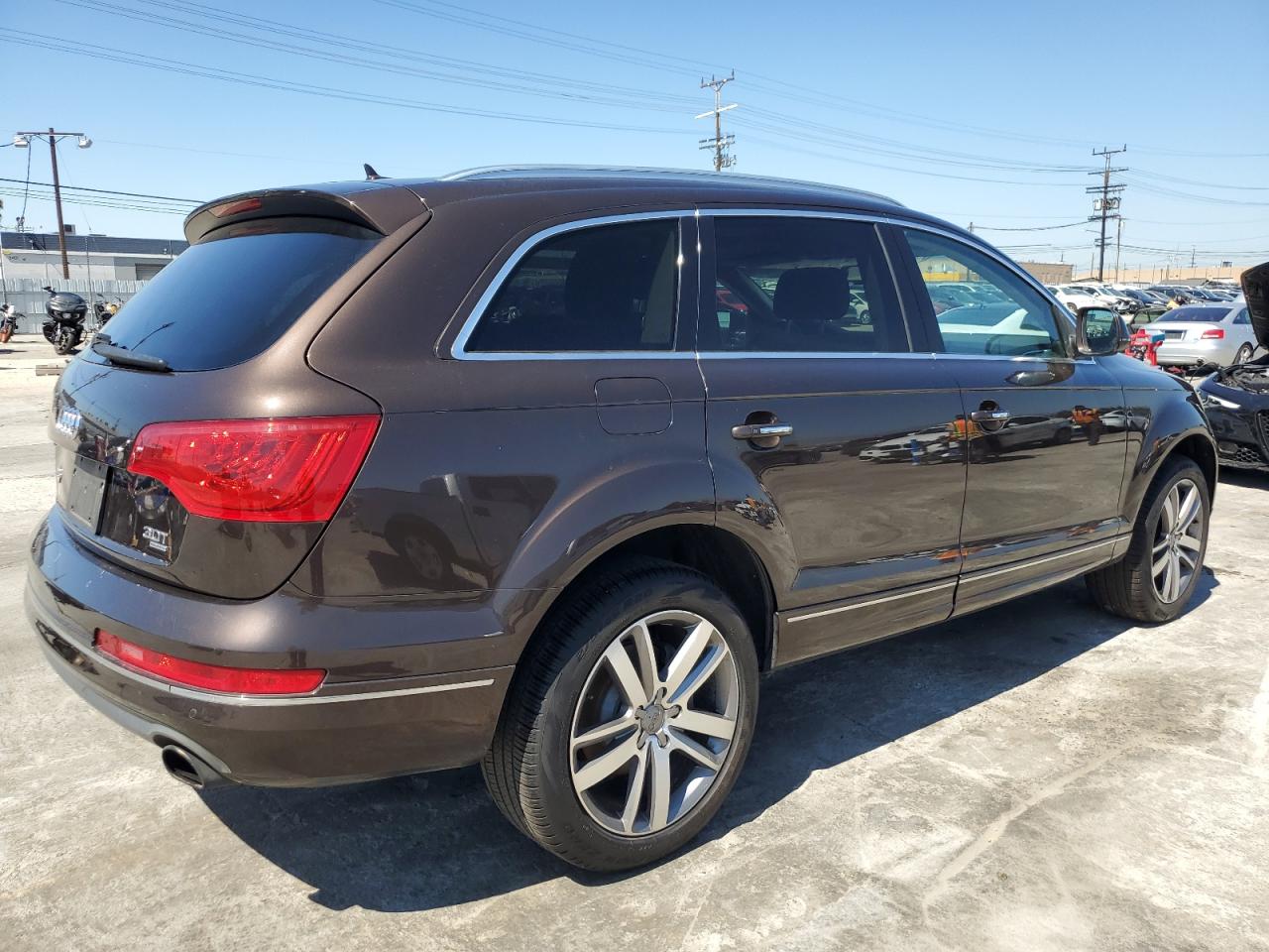 2014 Audi Q7 Premium Plus Коричневый vin: WA1LGAFE2ED000688