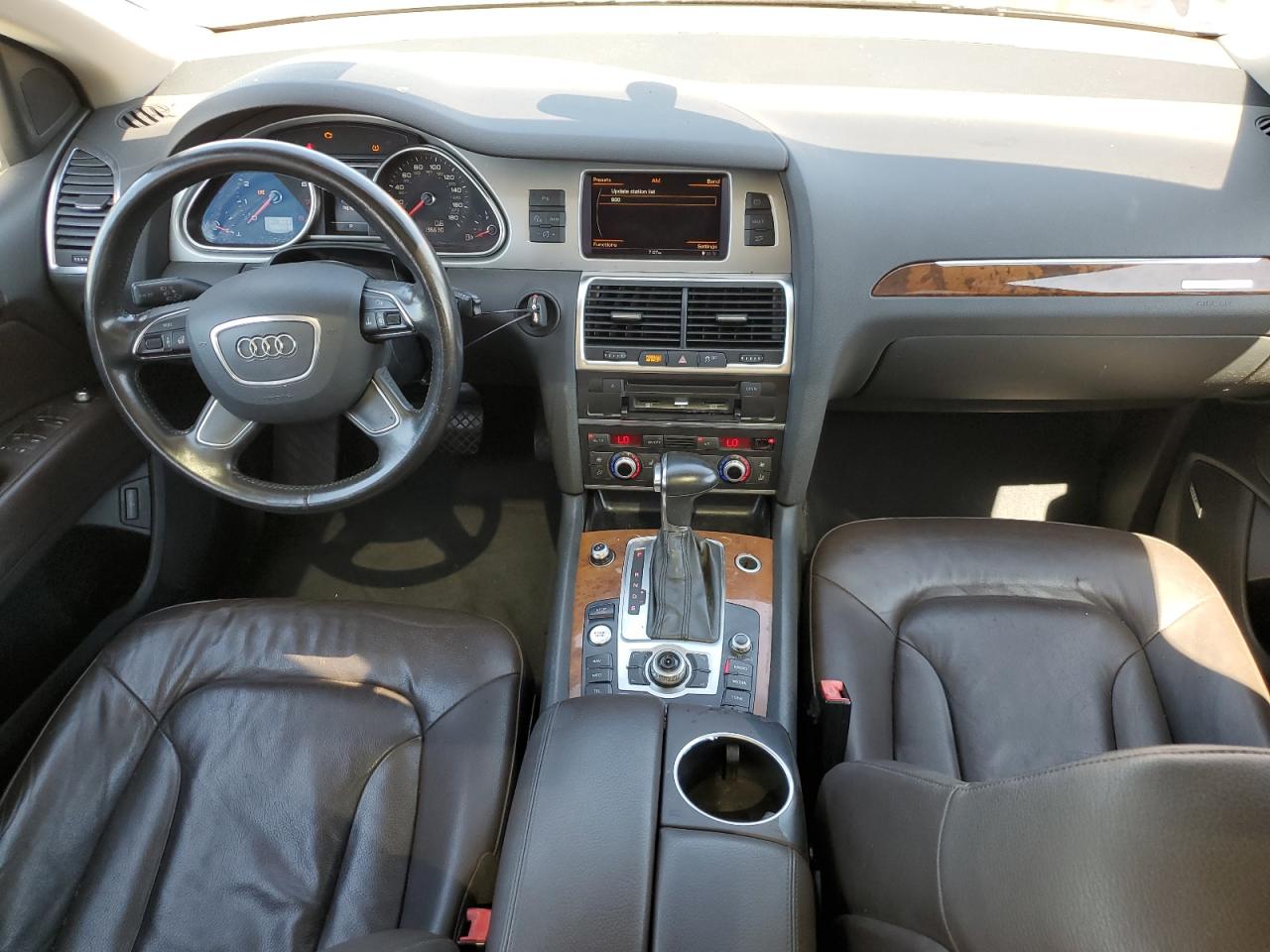 2014 Audi Q7 Premium Plus Коричневый vin: WA1LGAFE2ED000688