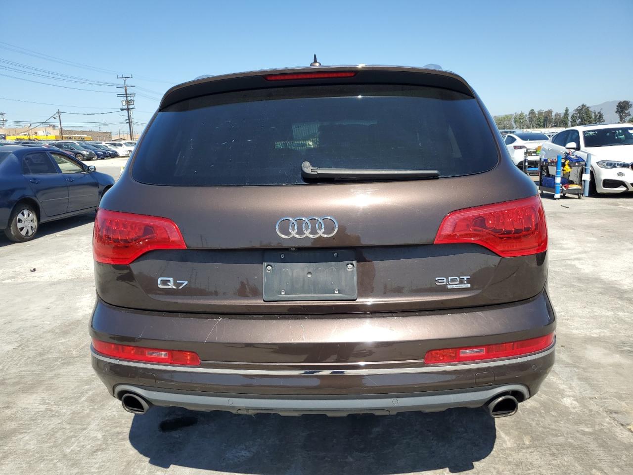 2014 Audi Q7 Premium Plus Коричневый vin: WA1LGAFE2ED000688