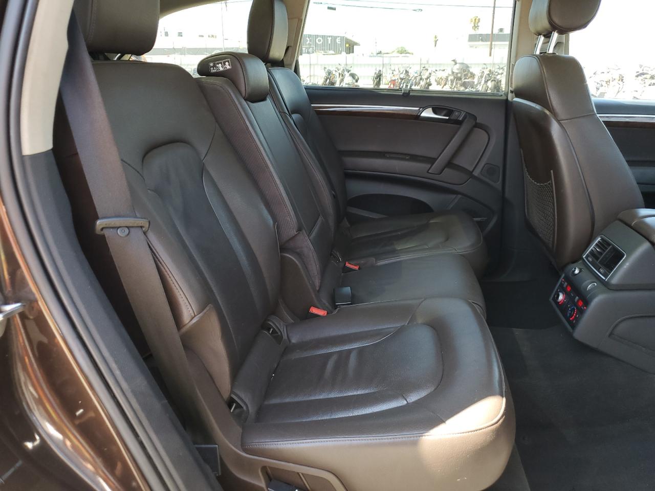 2014 Audi Q7 Premium Plus Коричневый vin: WA1LGAFE2ED000688