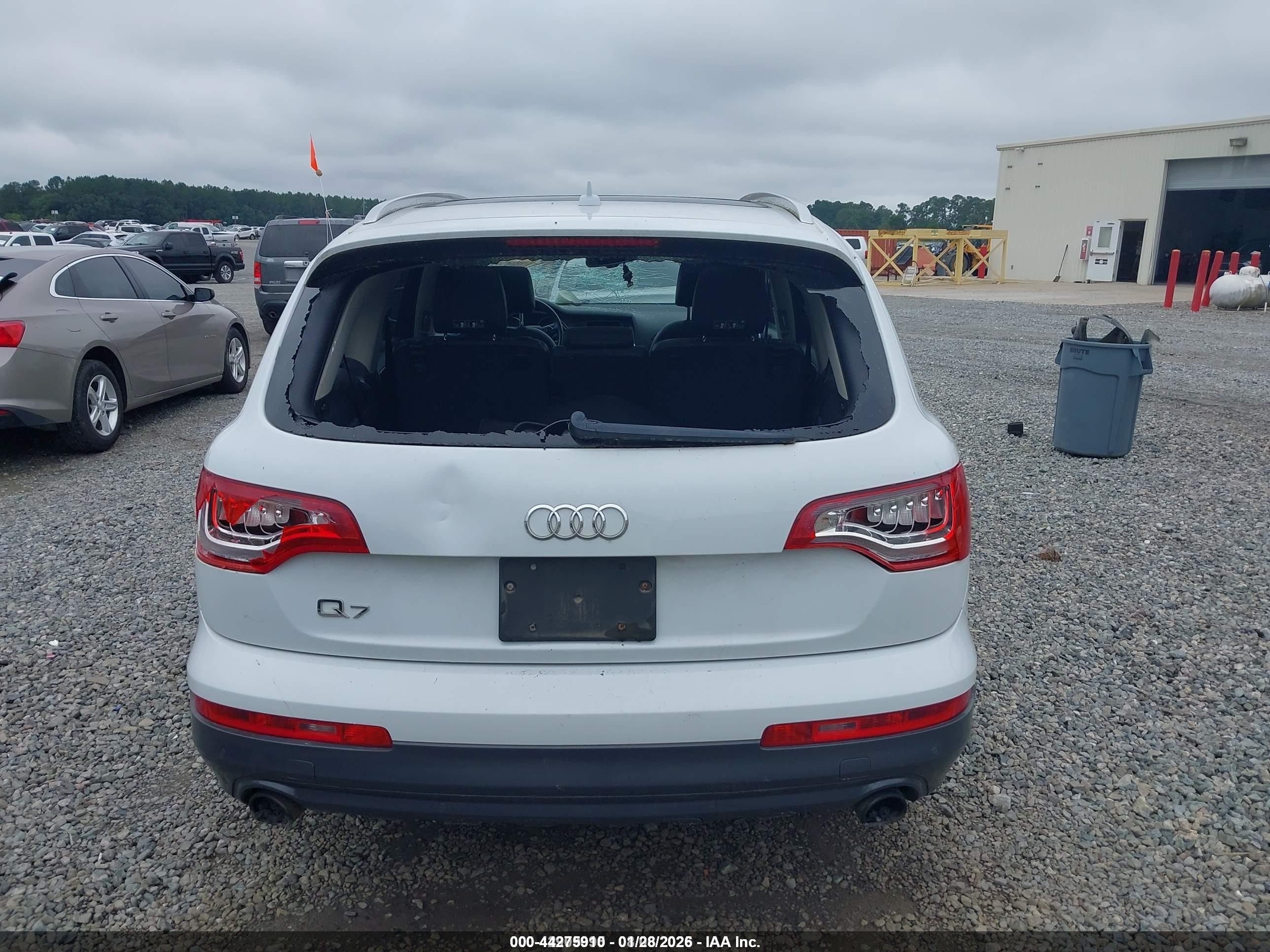 2013 Audi Q7 3.0t Premium White vin: WA1LGAFE3DD001590
