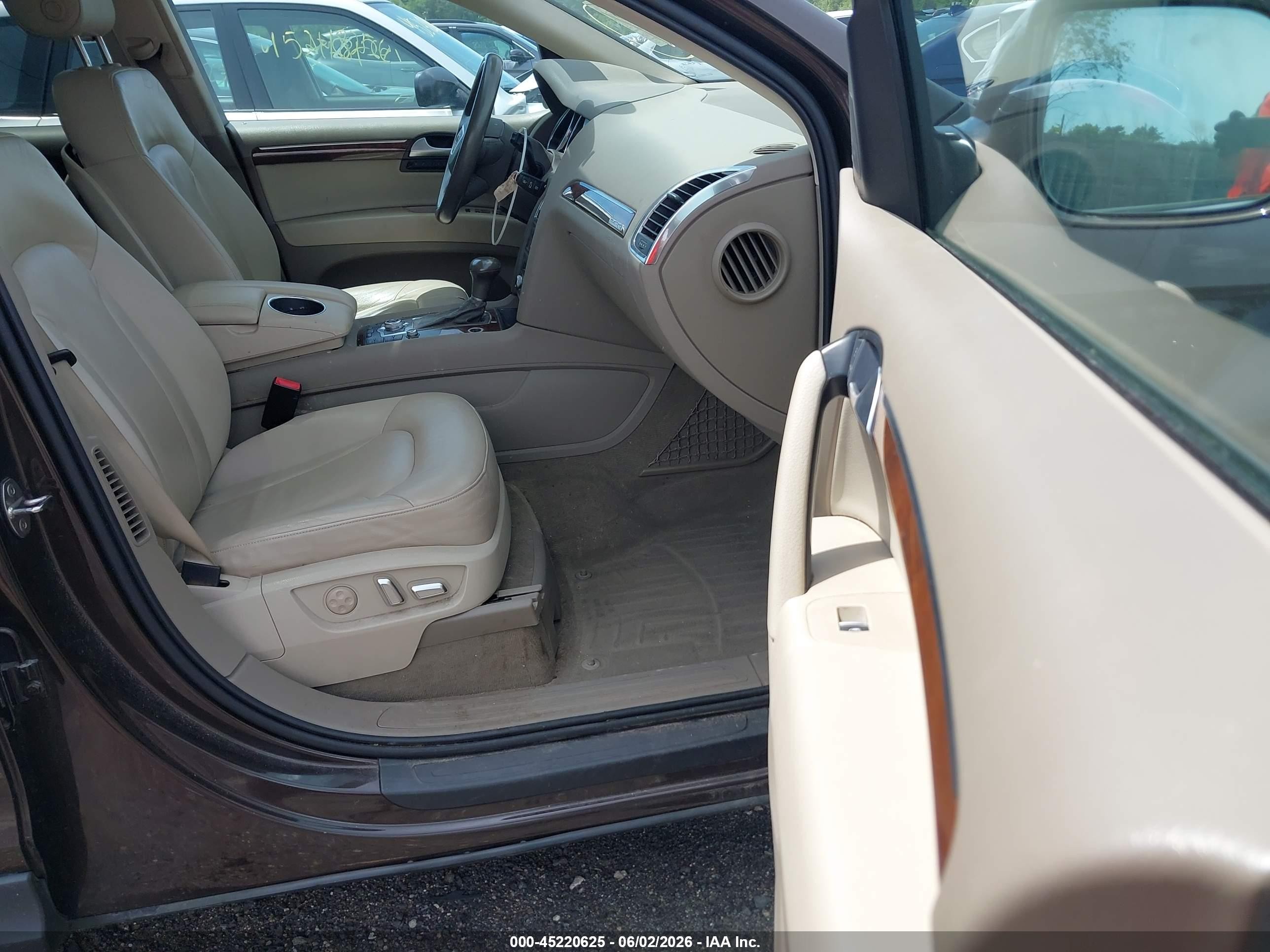 2013 Audi Q7 3.0t Premium Коричневый vin: WA1LGAFE3DD011990