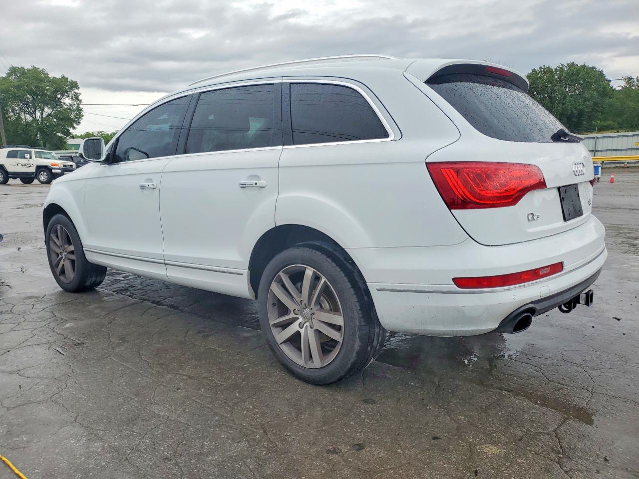 2015 Audi Q7 Premium Plus Белый vin: WA1LGAFE3FD004069