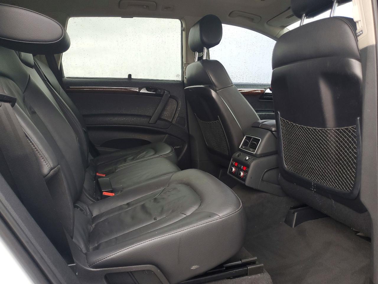 2015 Audi Q7 Premium Plus Белый vin: WA1LGAFE3FD004069