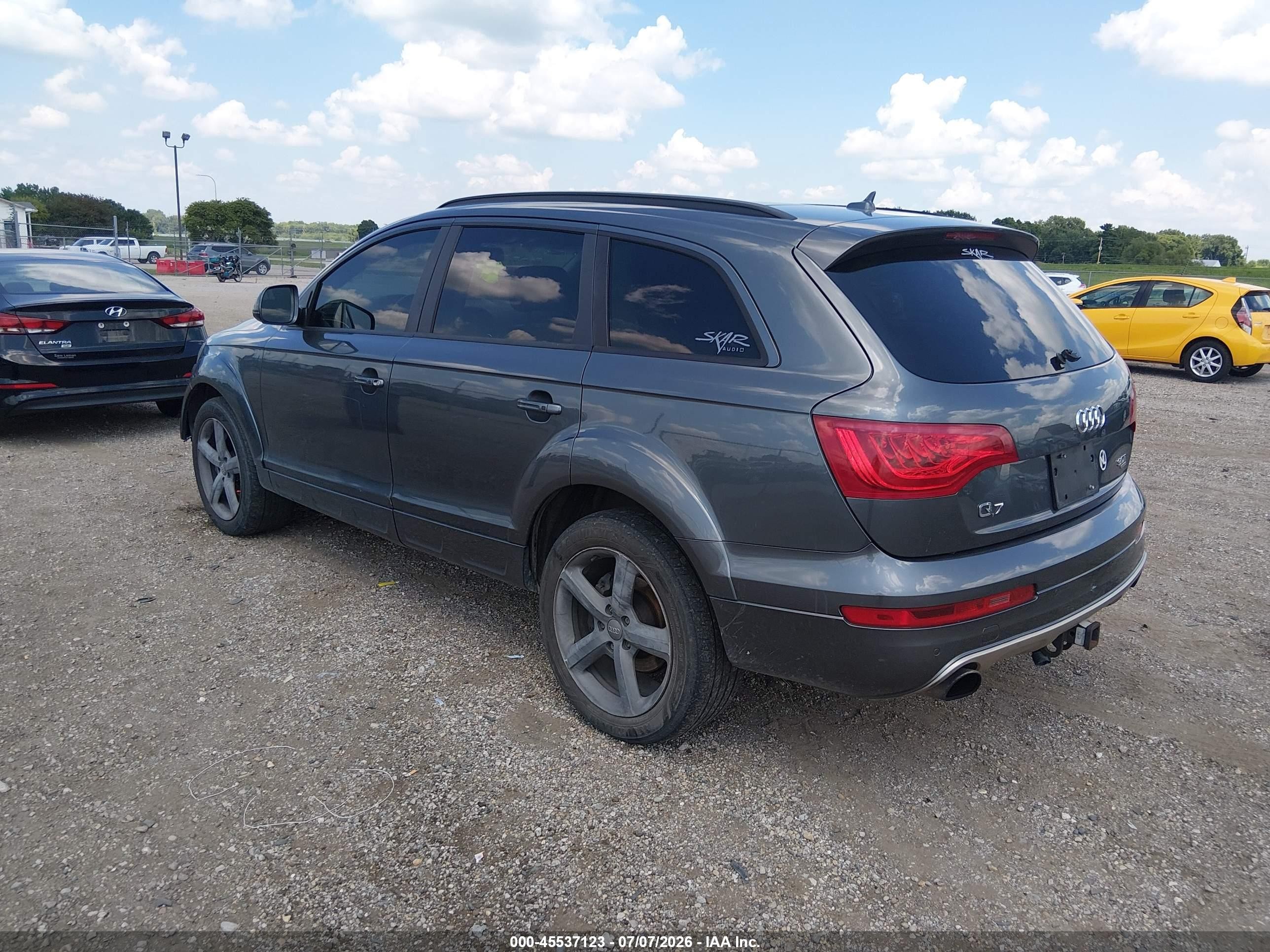 2015 Audi Q7 3.0t Premium Gray vin: WA1LGAFE3FD009899