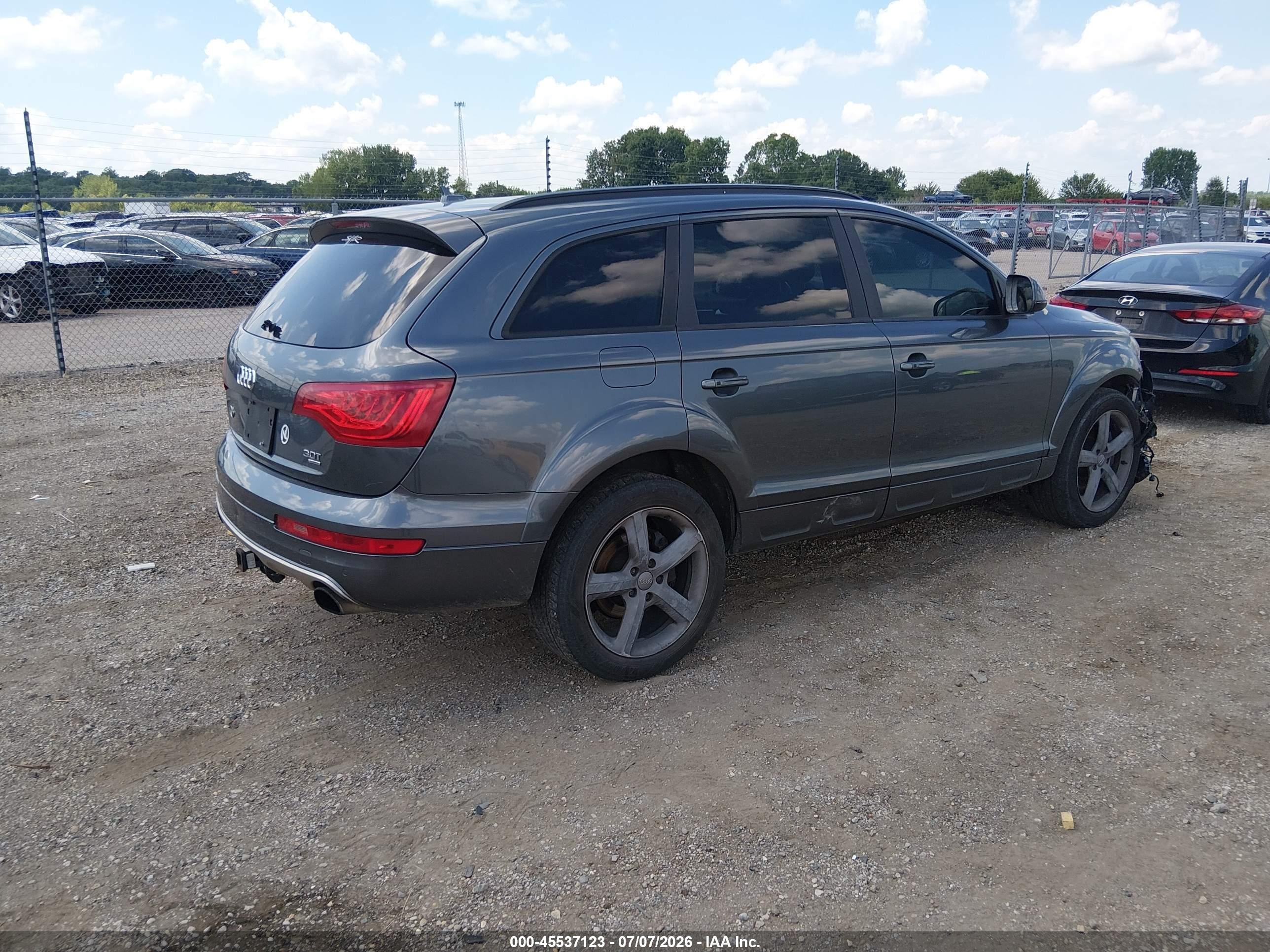 2015 Audi Q7 3.0t Premium Gray vin: WA1LGAFE3FD009899