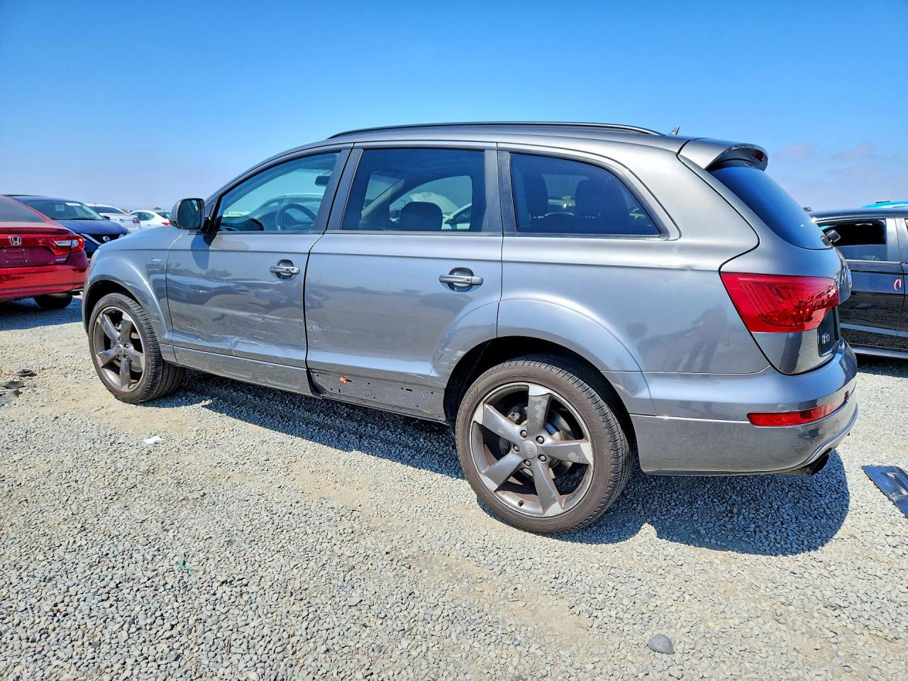 2015 Audi Q7 Premium Plus Серебряный vin: WA1LGAFE3FD030056